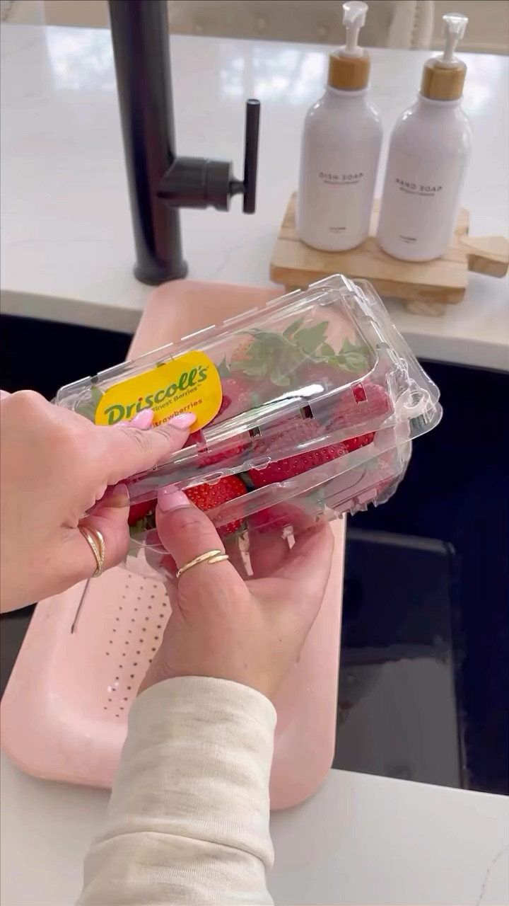 ‘Fruit is so expensive!! You definitely don’t want any of it going to waste, so this is my method to make sure my fruit stays fresh and ready to eat from the fridge! 🍓🍒🍇🫐

#amazonhome #amazonmusthaves #amazongadgets #amazoninfluencer #mealpreplife @amazonhome @amazoninfluencerprogram

#LTKMostLoved #LTKWatchNow #LTKHome