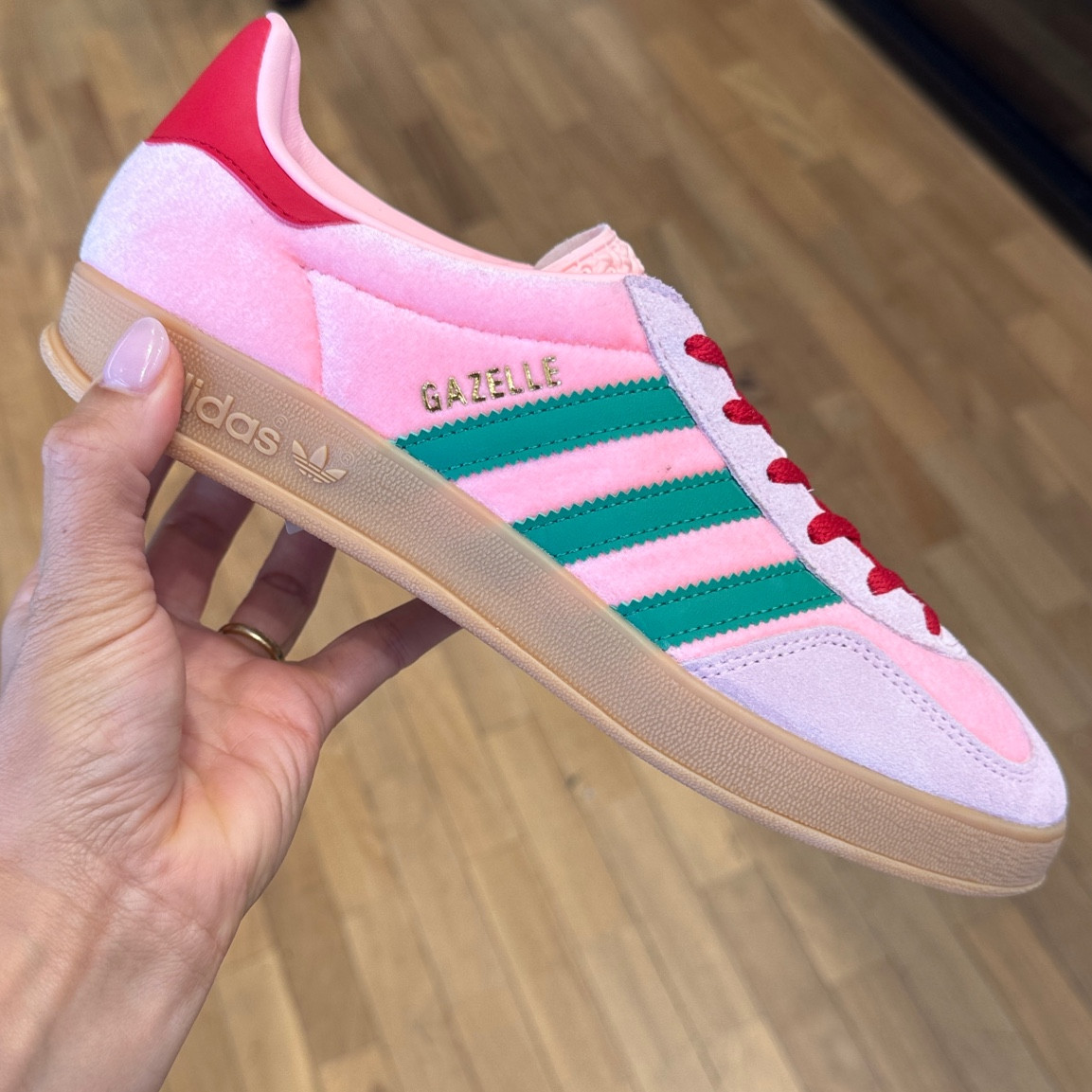 When you wear sneakers on a daily basis… there is never such thing as too many! 

#LTKshoes #LTKaustralia #LTKgiftguide