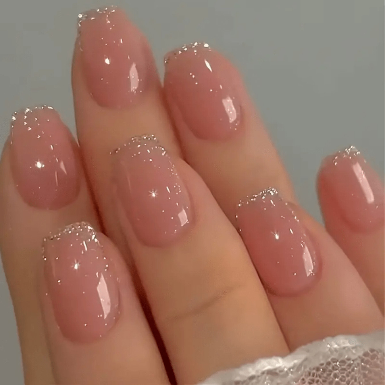 24pcs Glossy Short Ballerina Fake Nails For Women/Girls With Natural Nude Color And Gold Glitter ... | SHEIN