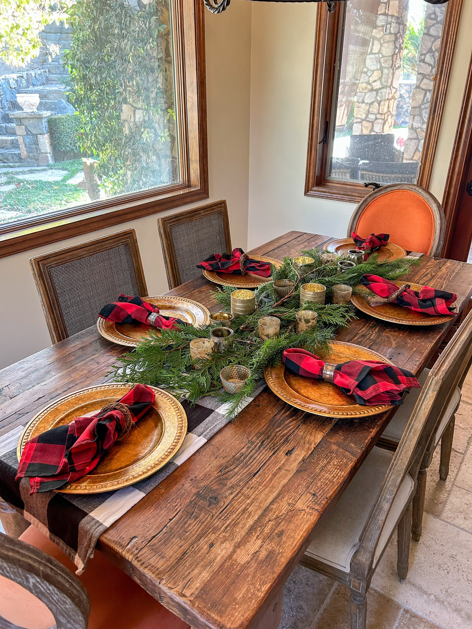 Affordable holiday table decor 


#affordabledecor #tabledecor #holidaytable

#LTKFindsUnder50 #LTKHome #LTKHoliday