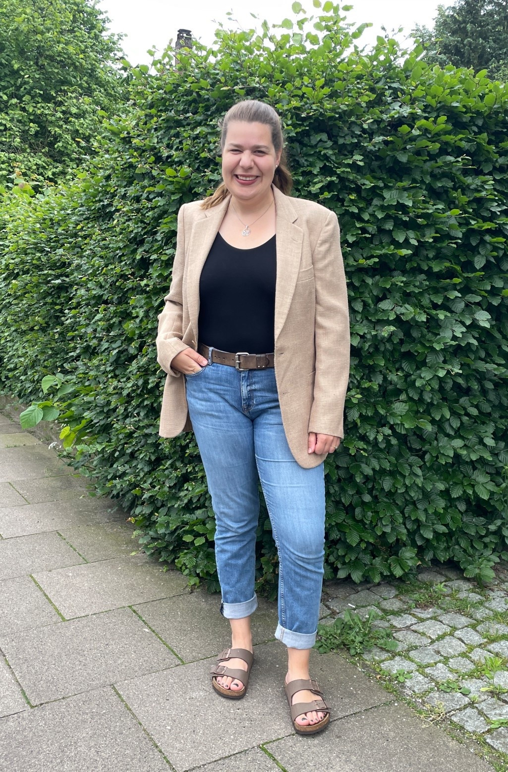 Entspanntes Outfit & trotzdem businessmässig 👌🏻

Hose: Armed Angels
Birkenstocks
Body H&M (älter, habe ähnliche Modelle verlinkt)
Blazer Second Hand, ähnliches Modell verlinkt 

#LTKcurves #LTKdeutschland #LTKstyletip