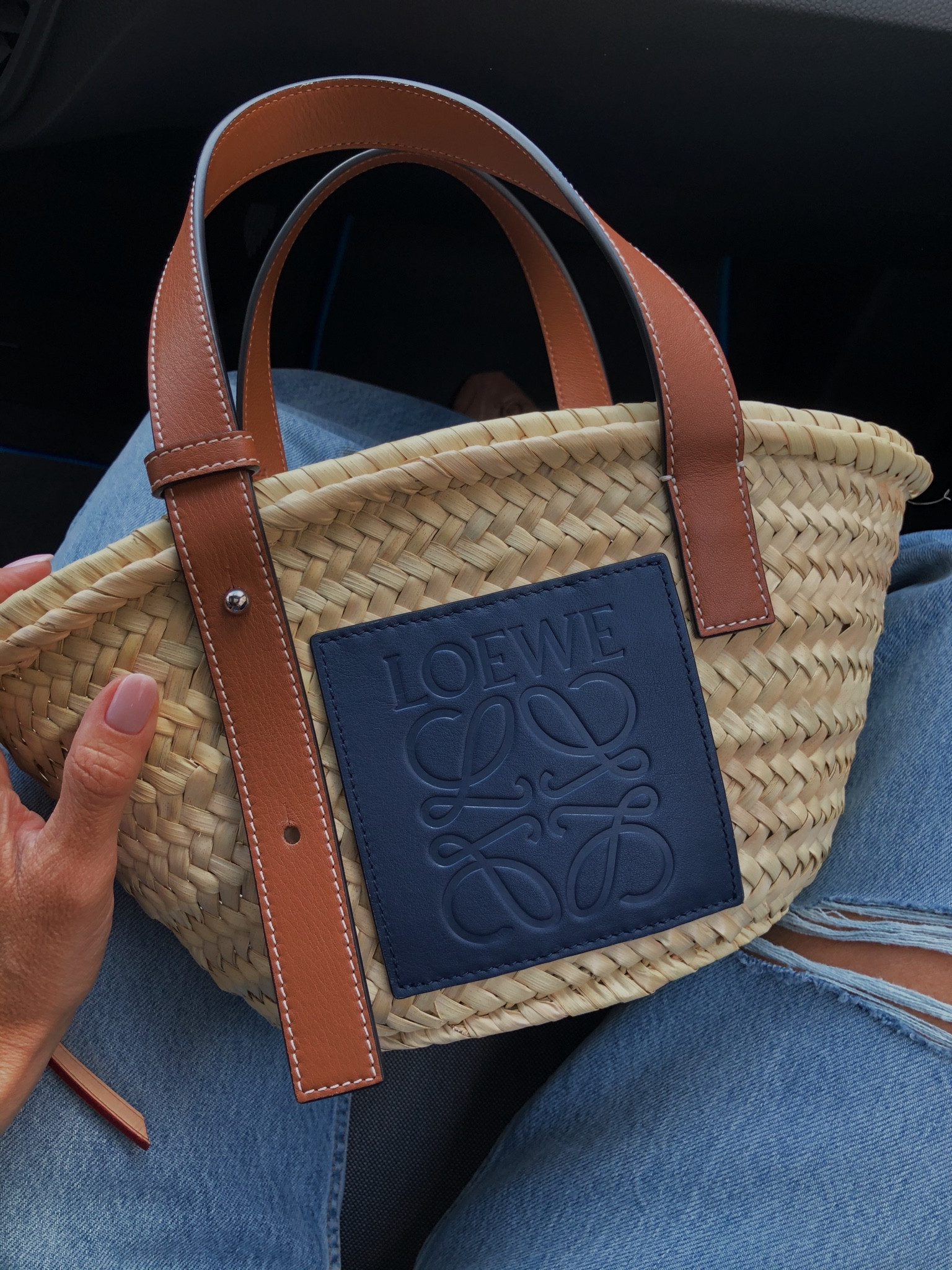 Bolso cesta Loewe 🧺🤎

El mío es el el tote pequeño de Paula’s Ibiza pero está actualmente agotado. 

cabas basket bag, bolso verano, bolso playa, vestiare collective, bolso capazo en hoja de Palma u puero de ternera, Mytheresa, Net a porter, España.

#LTKeurope #LTKSeasonal #LTKitbag