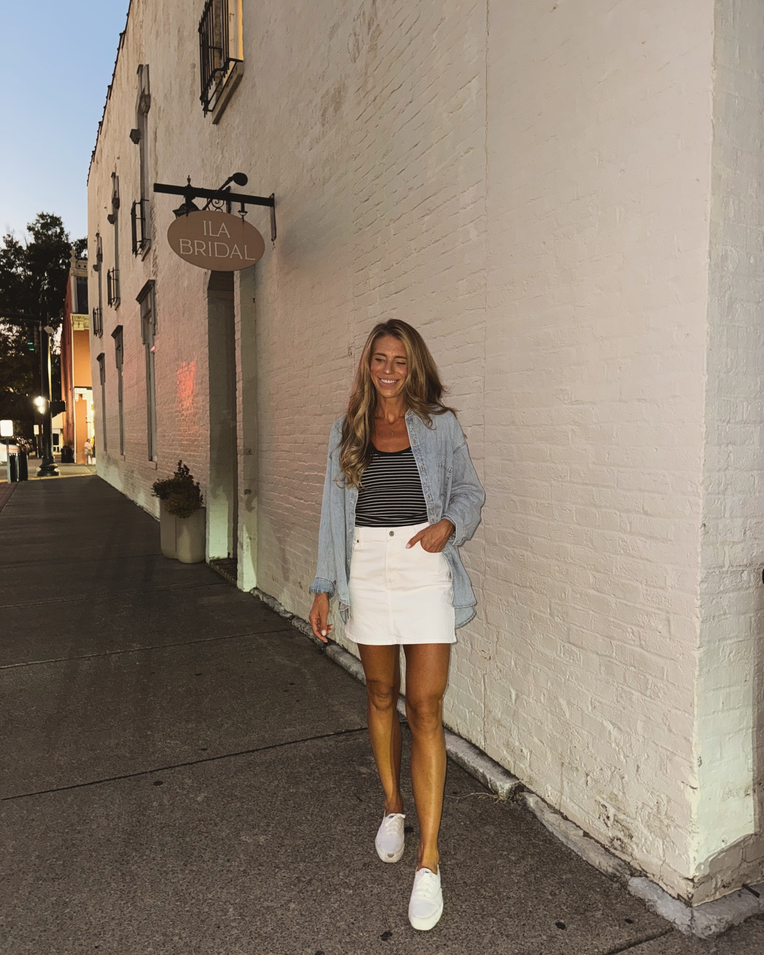 What I wore to dinner while in Franklin Tennessee. Wearing my true size 27 tall in the skirt and medium in tank and button up. Skirt runs slightly on the bigger side and button up shirt runs oversized. 


@Aritzia @gapstyle

#LTKootd #LTKTravel #LTKmomlife