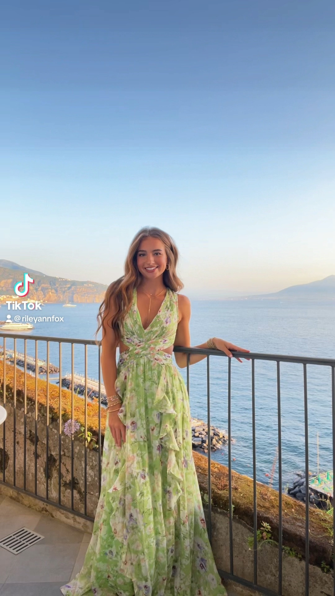 gorg maxi dress!!!! size xs for ref

#LTKFind #LTKeurope #LTKSeasonal