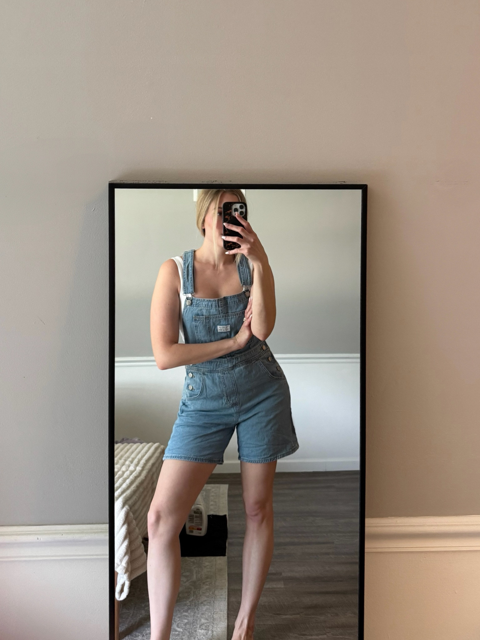 Size small TTS color is “I will”

overalls
shortalls
Levi’s

#LTKootd