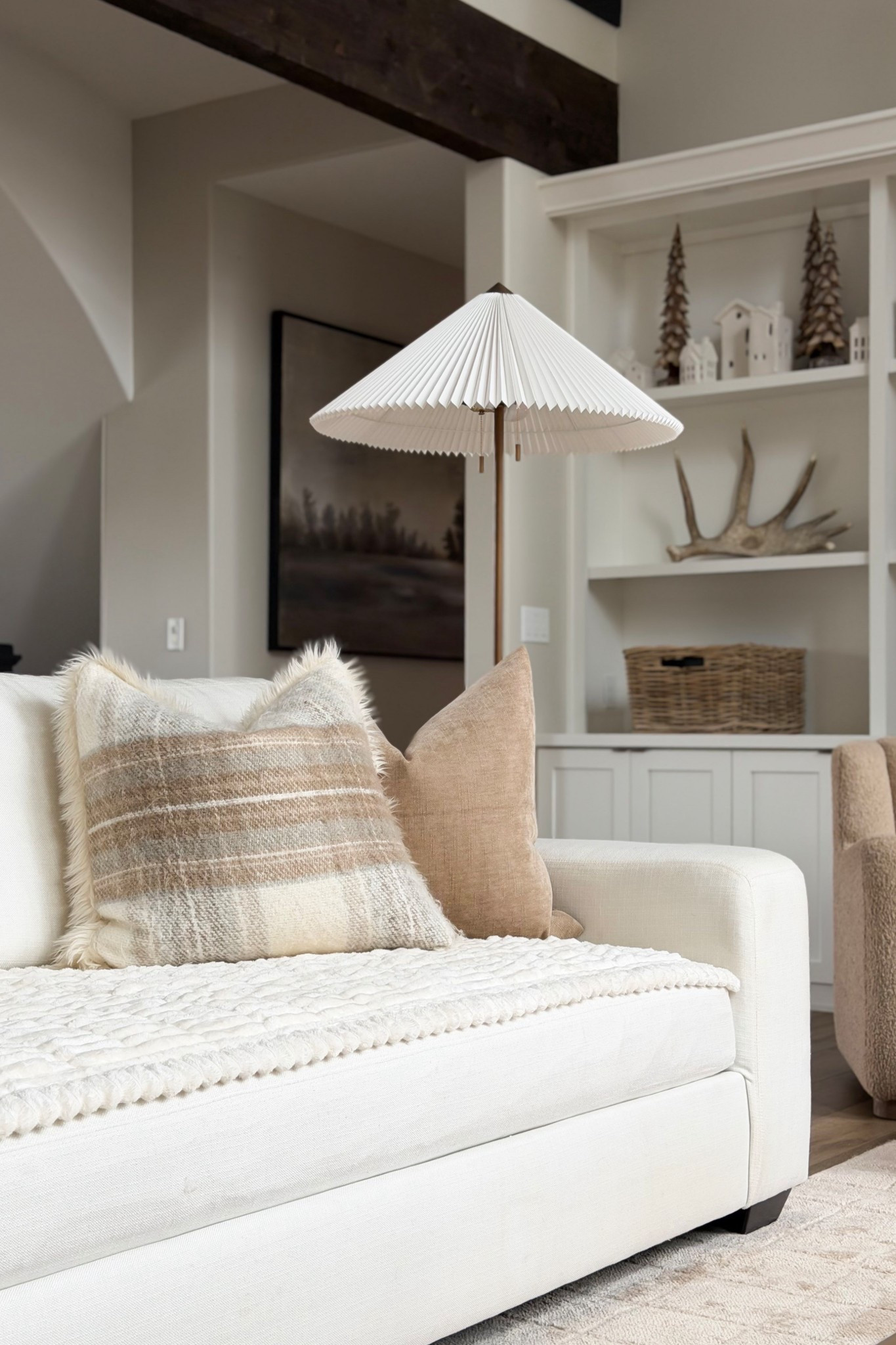 This cozy couch cover is my secret to keeping my furniture clean!

Home, home finds, home favorites, sofa cover, couch cover, blanket, plaid pillow, holiday pillow, floor lamp, modern lighting, accent chair, sofa, Pottery Barn

#LTKHome #LTKHoliday #LTKSeasonal