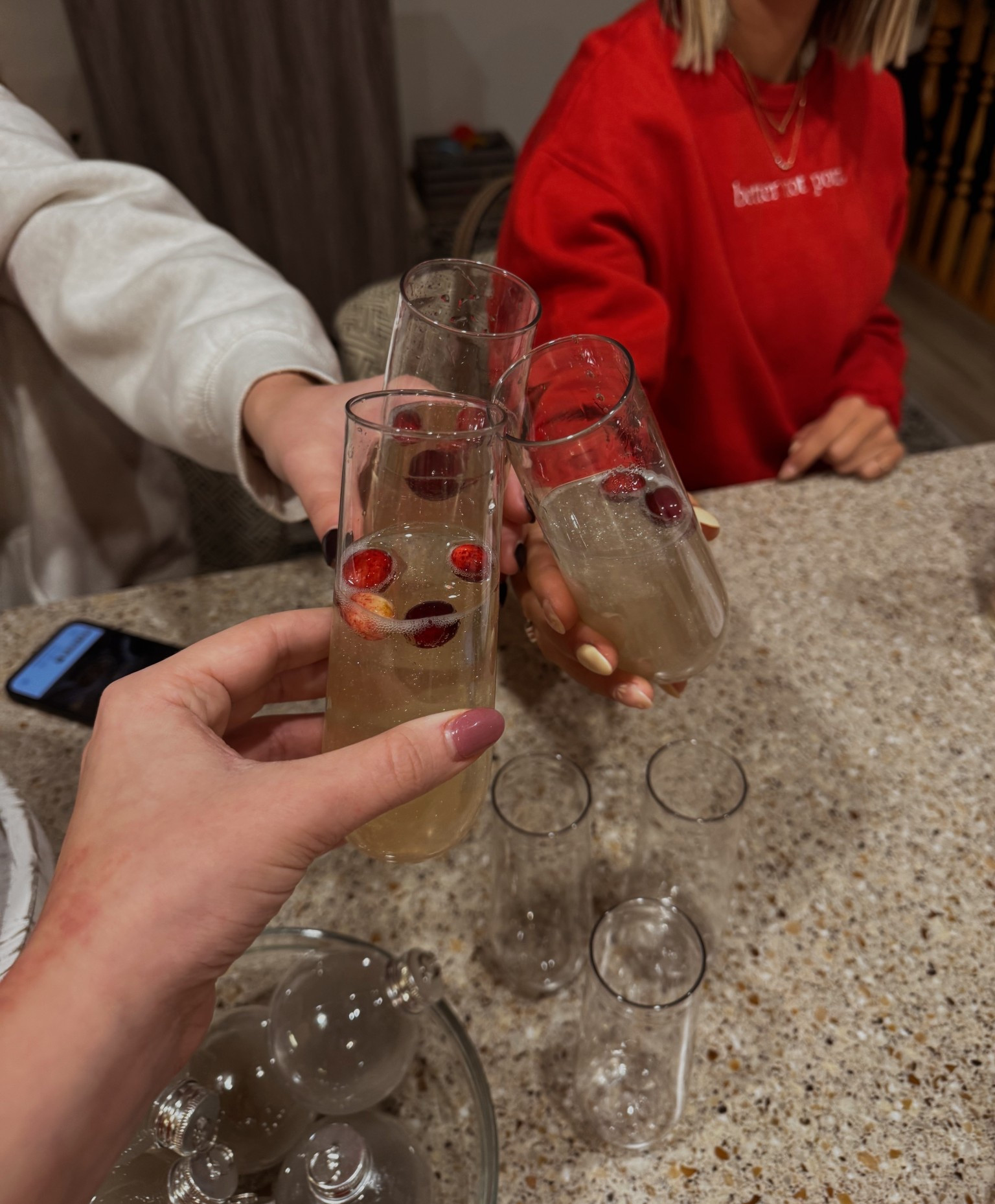 Cutie Christmas drinks!!

In glass:
• Champagne 

Ornaments:
• Half white cranberry
• Little edible glitter

Add cranberries on top! ❄️