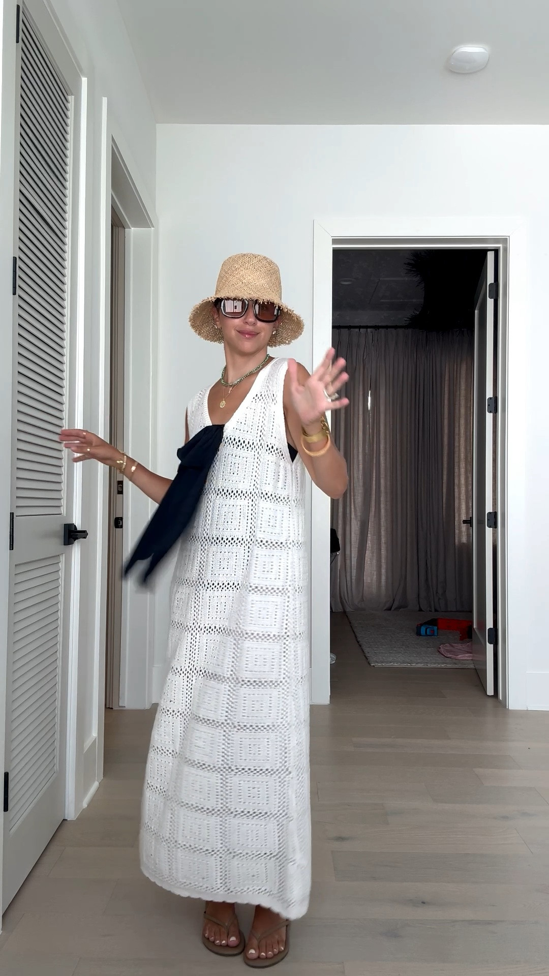 Cover up : medium 

Dressupbuttercup.com #dressupbuttercup #dederaad

#LTKootd #LTKmomlife #LTKSeasonal