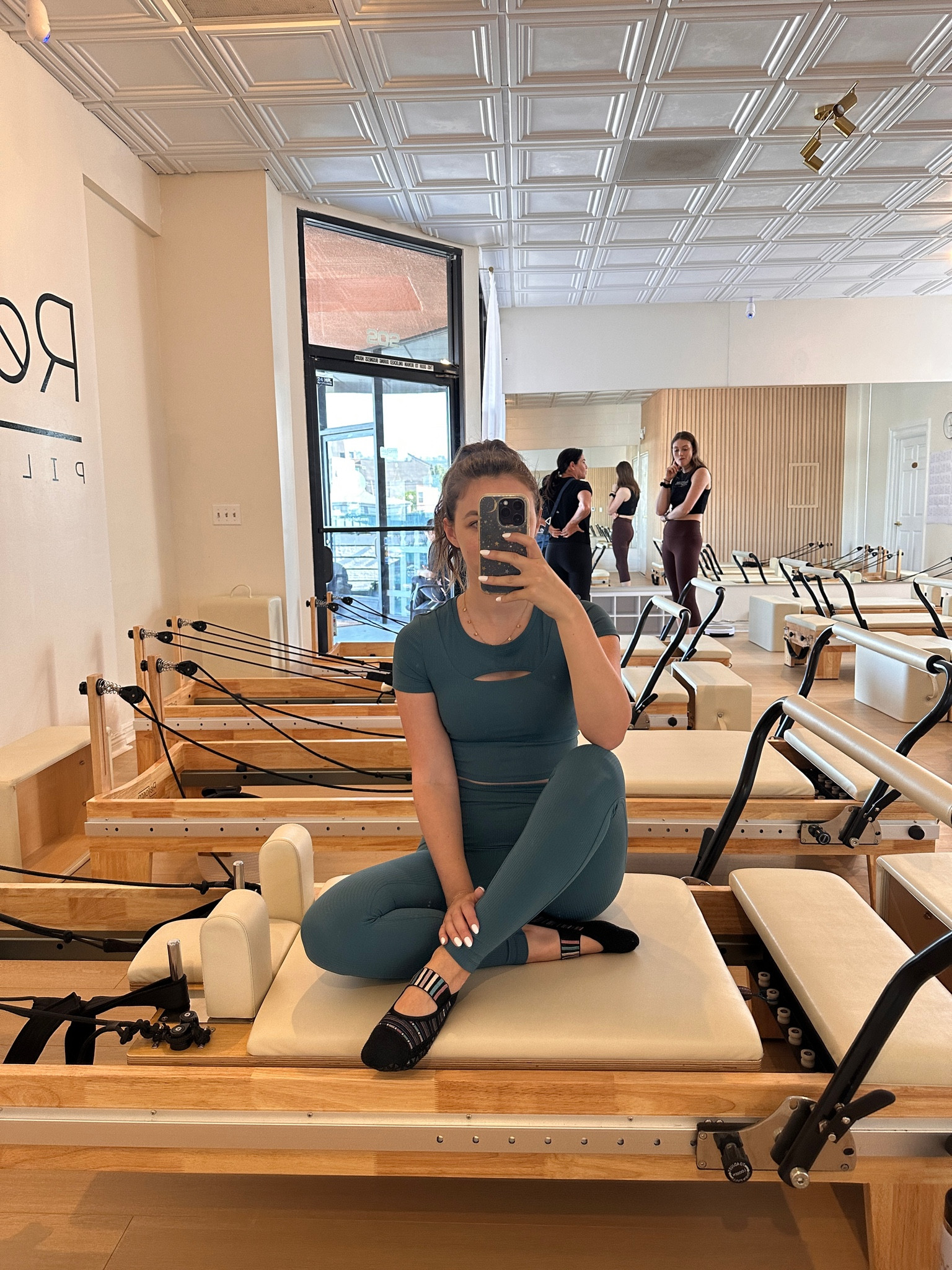 Dockser20 for 20% BERLOOK site wide (where this set is from!) & SAMANTHA for 20% off Tavi site wide (where these grip socks are from!) 

#LTKSaleAlert #LTKFallSale #LTKFitness