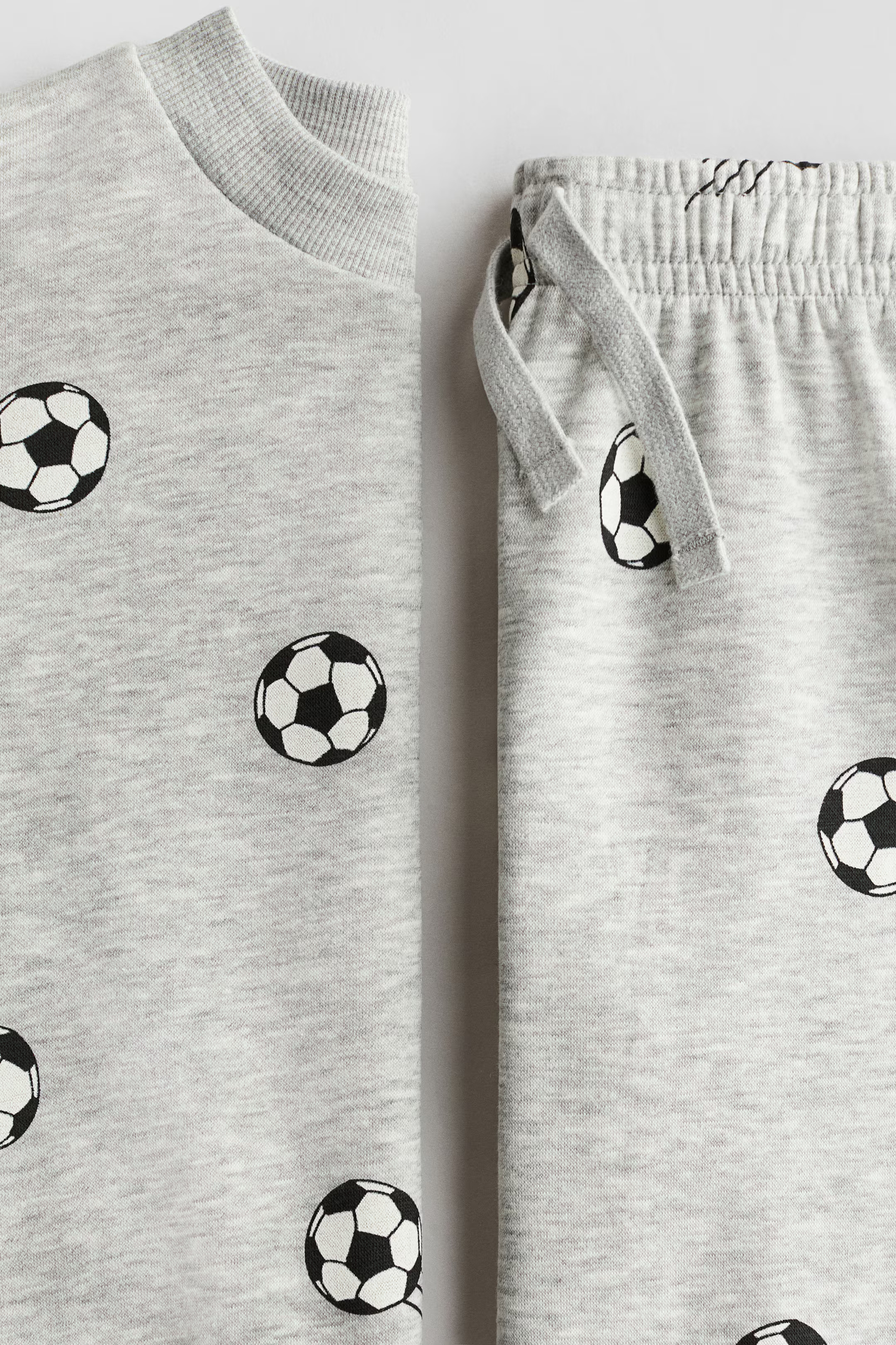 2-Piece Printed Sweatsuit | H&M (US + CA)