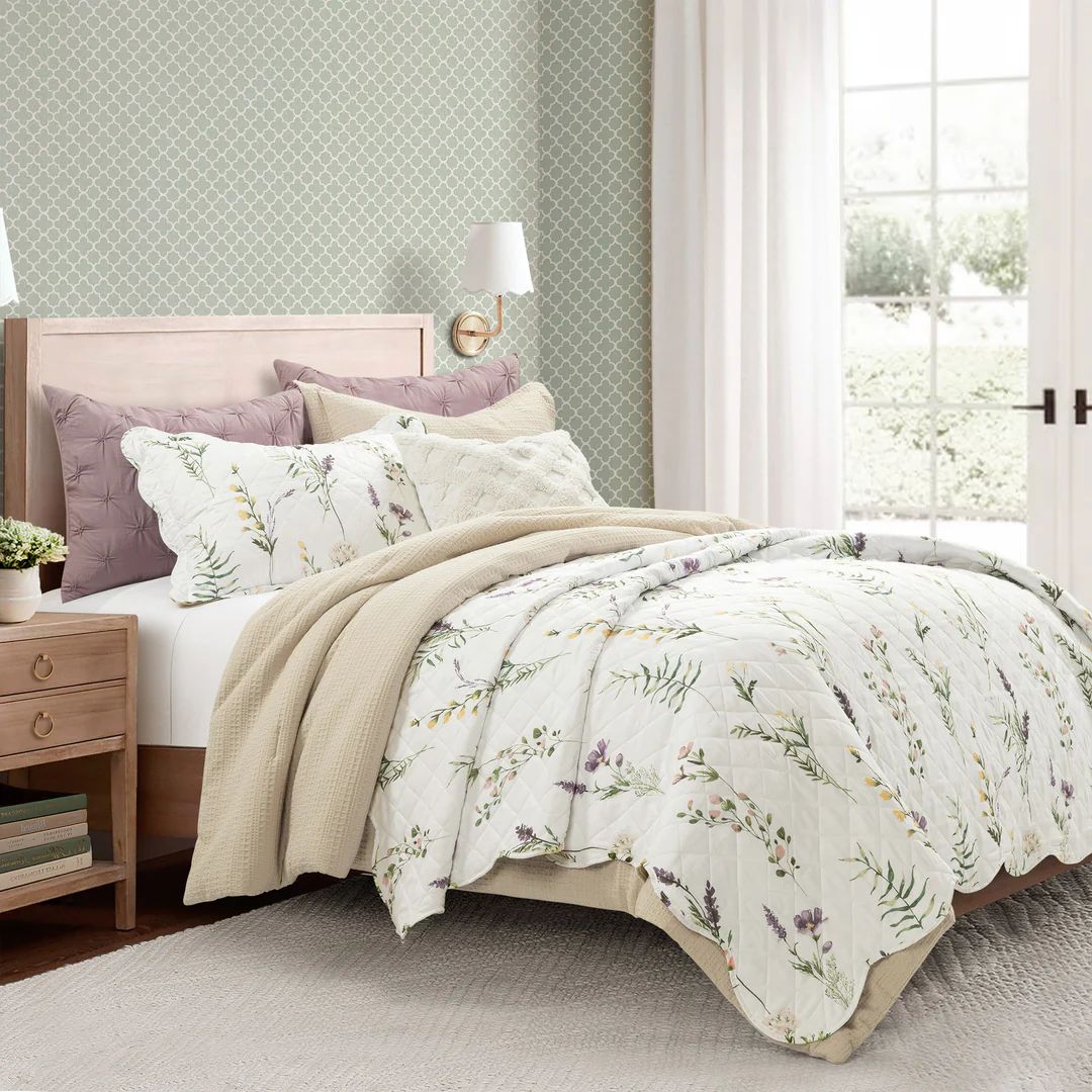 Watercolor Wildflower Scallop Edge Floral 3 Piece Quilt Set | Lush Decor