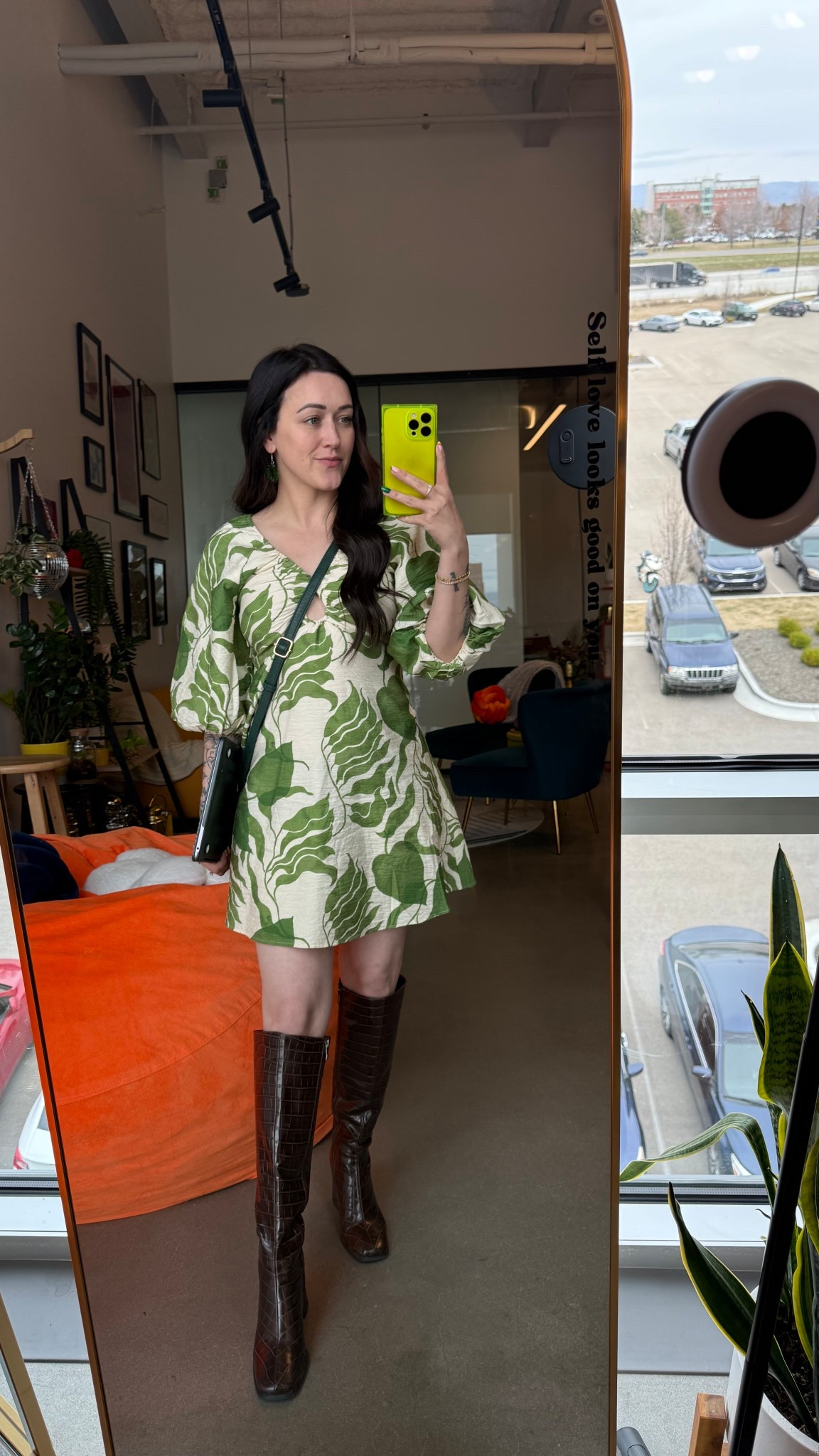 Green leaf H&M midi spring dress


#LTKStyleTip #LTKFindsUnder50 #LTKSeasonal