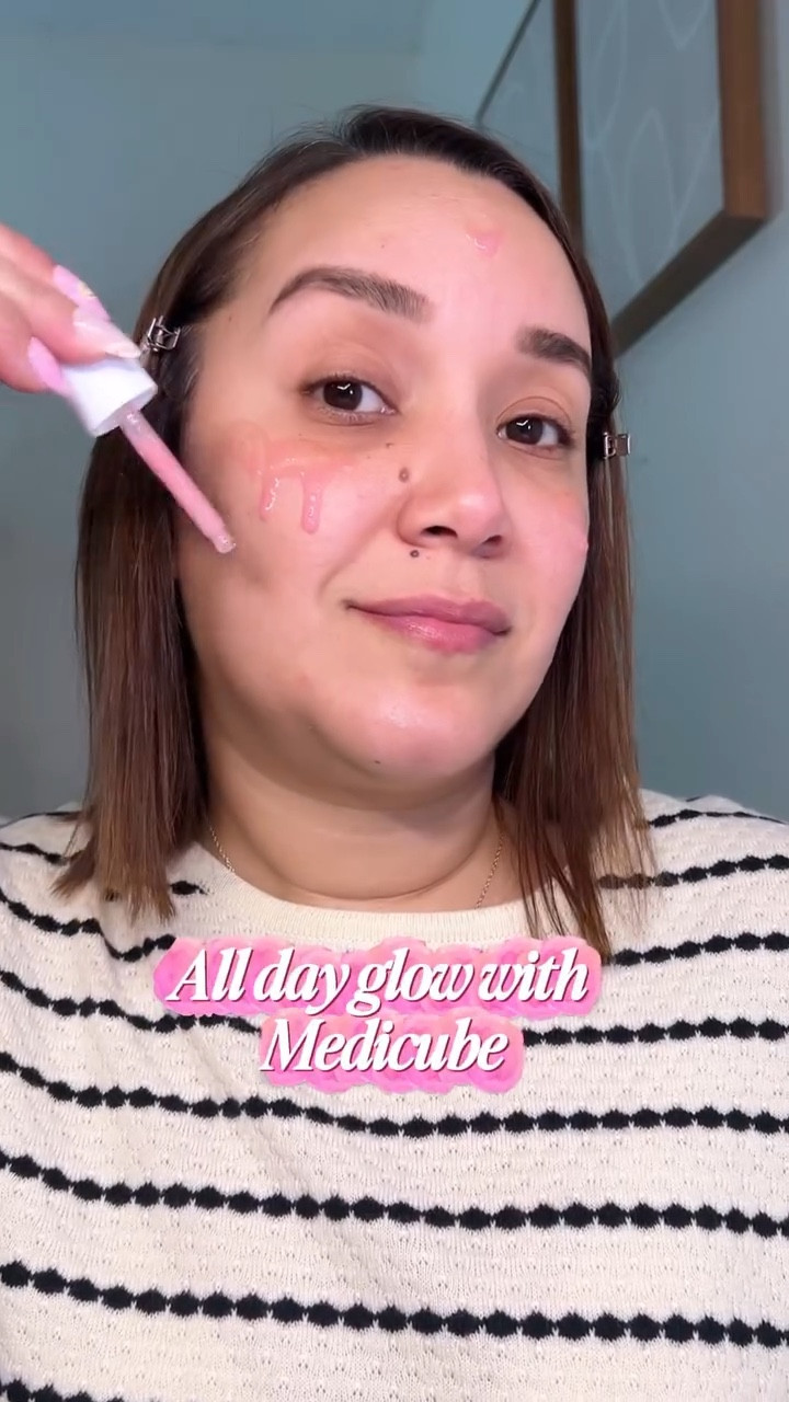 All day Glow with @medicube_global_official 
Hoy mi piel está recibiendo ese extra de glow con PDRN de salmón y el No Cast Just Glow. Hidratación, luminosidad y una piel que se ve saludable todo el día.

Skincare que realmente se siente en la piel. 💧

#medicube #glassskin #SkincareRoutine #womenover40