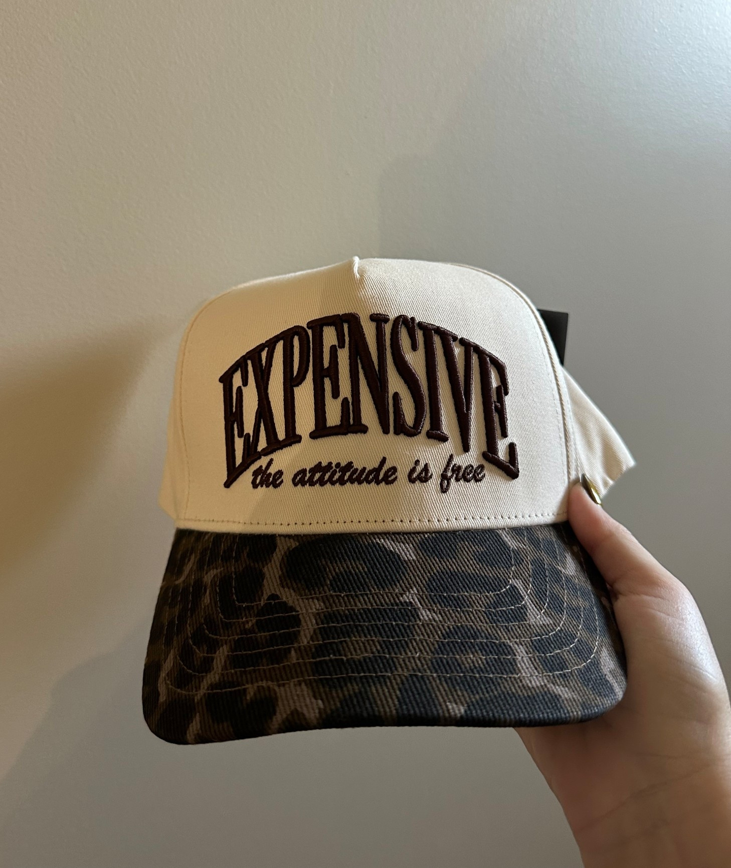 Tell me this isn’t the cutest hat?!? 🐆🤎💰

Use code “atsigntaylor” for 10% off @ Kenz Kustomz