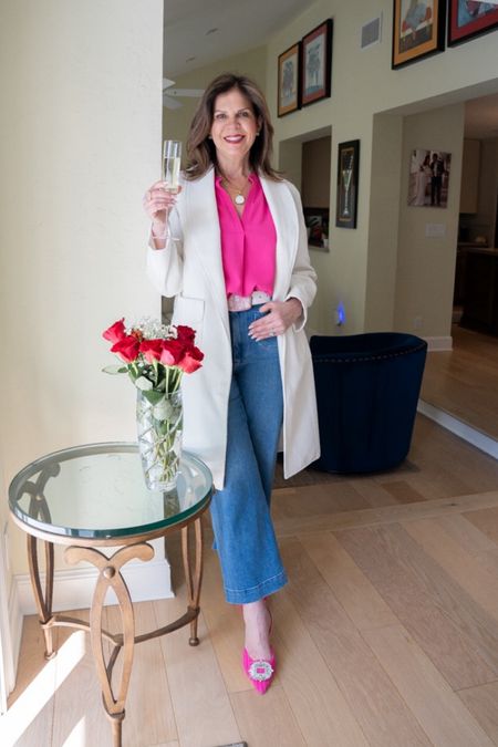 An all year round white coat always works! Add some pops of pink and a fabulous belt and you’re done! 

#LTKshoecrush #LTKSpringSale #LTKstyletip