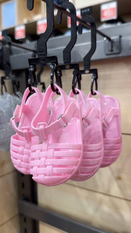 These jelly sandals for baby girl are on sale for $6!!!

Old Navy Fashion, Baby Girl Fashion, Newborn Baby Clothes 

#LTKsalealert #LTKbump #LTKbaby