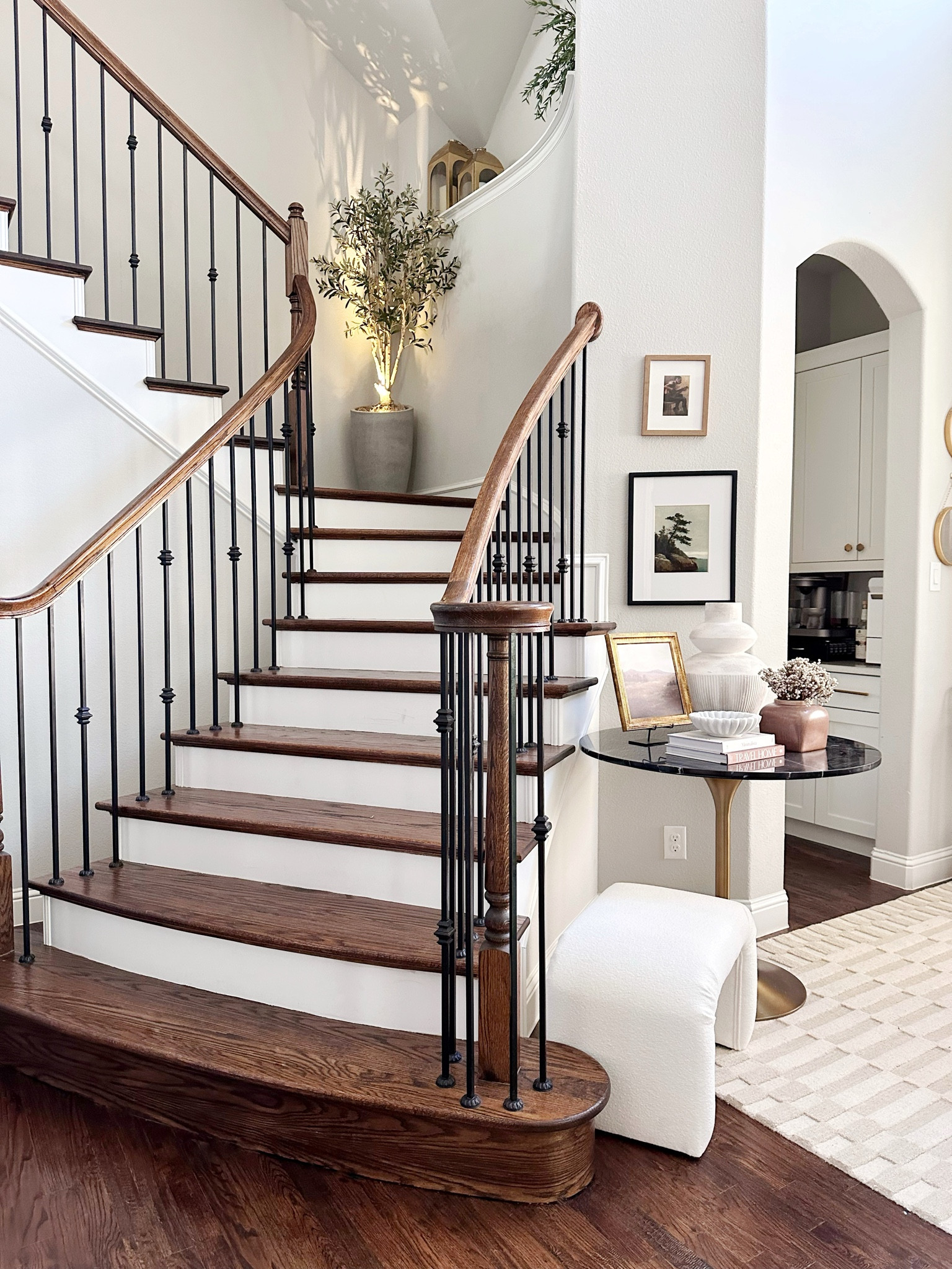 Stairs half landing styling idea 

#LTKstyletip #LTKhome