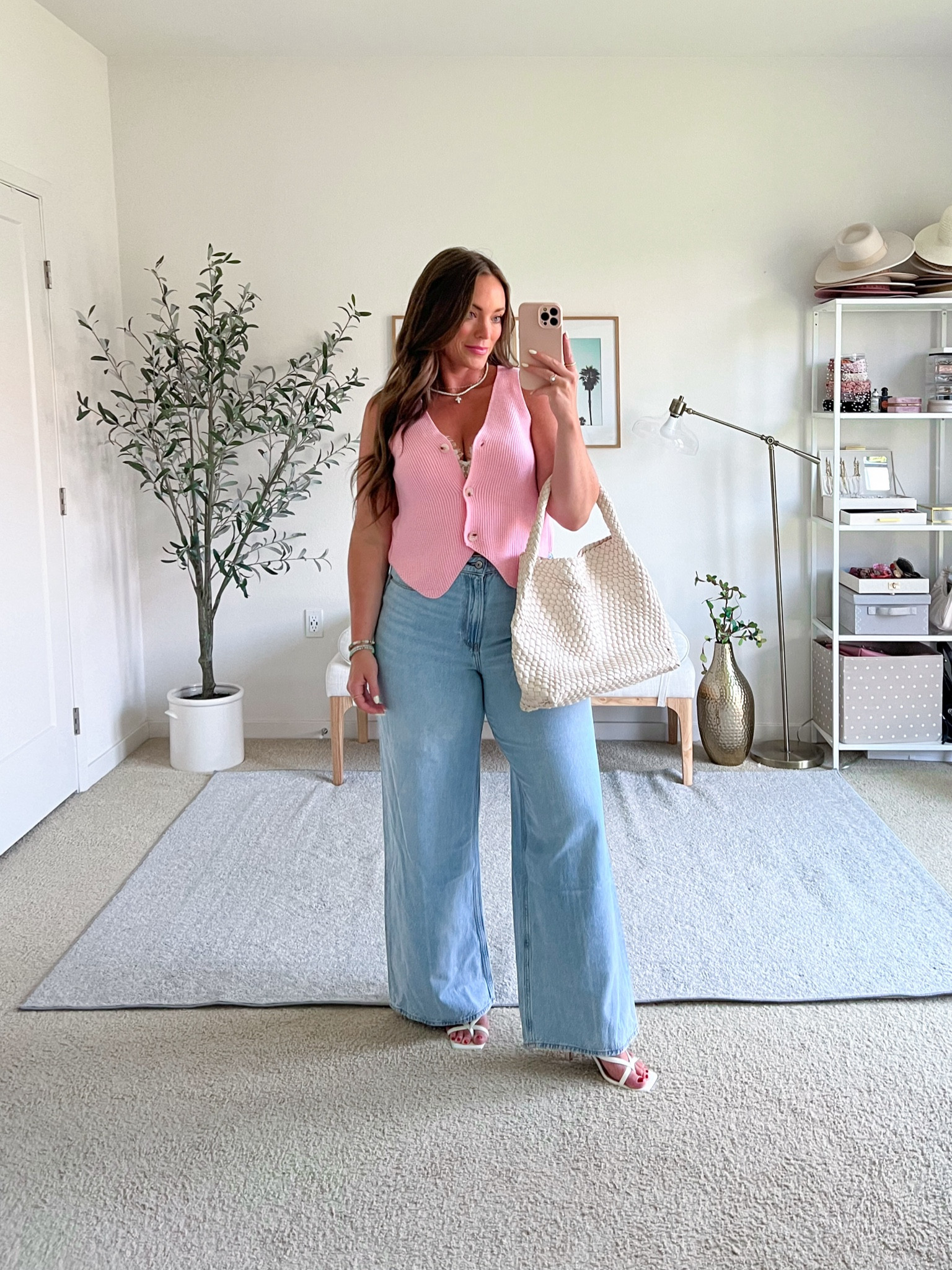 New favorite pair of jeans 💗

High rise wide leg wearing a size 29/8R
I’m 5’5”

Vest medium but want a small


#LTKItBag #LTKMidsize #LTKFindsUnder100