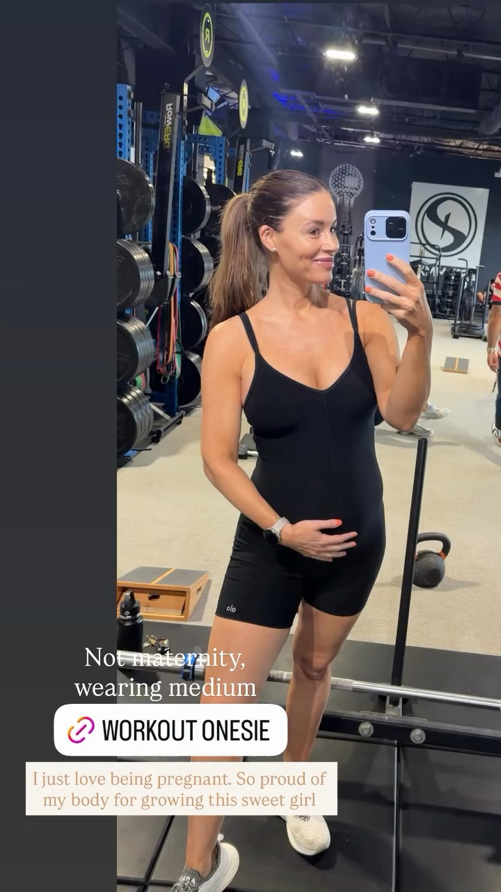 ⭐️ Officially too hot for leggings Not maternity, wearing medium  @Alo Yoga 

I just love being pregnant. So proud of my body for growing this sweet girl

#LTKActive #LTKfitnessgoals #LTKBump