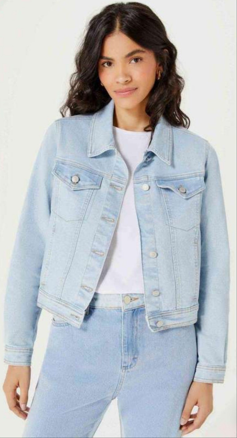 Frio chegando hora de garantir suas peças. Hering Jaqueta Jeans Feminina Reta com Botões Azul.

#LTKstyletip #LTKbrasil