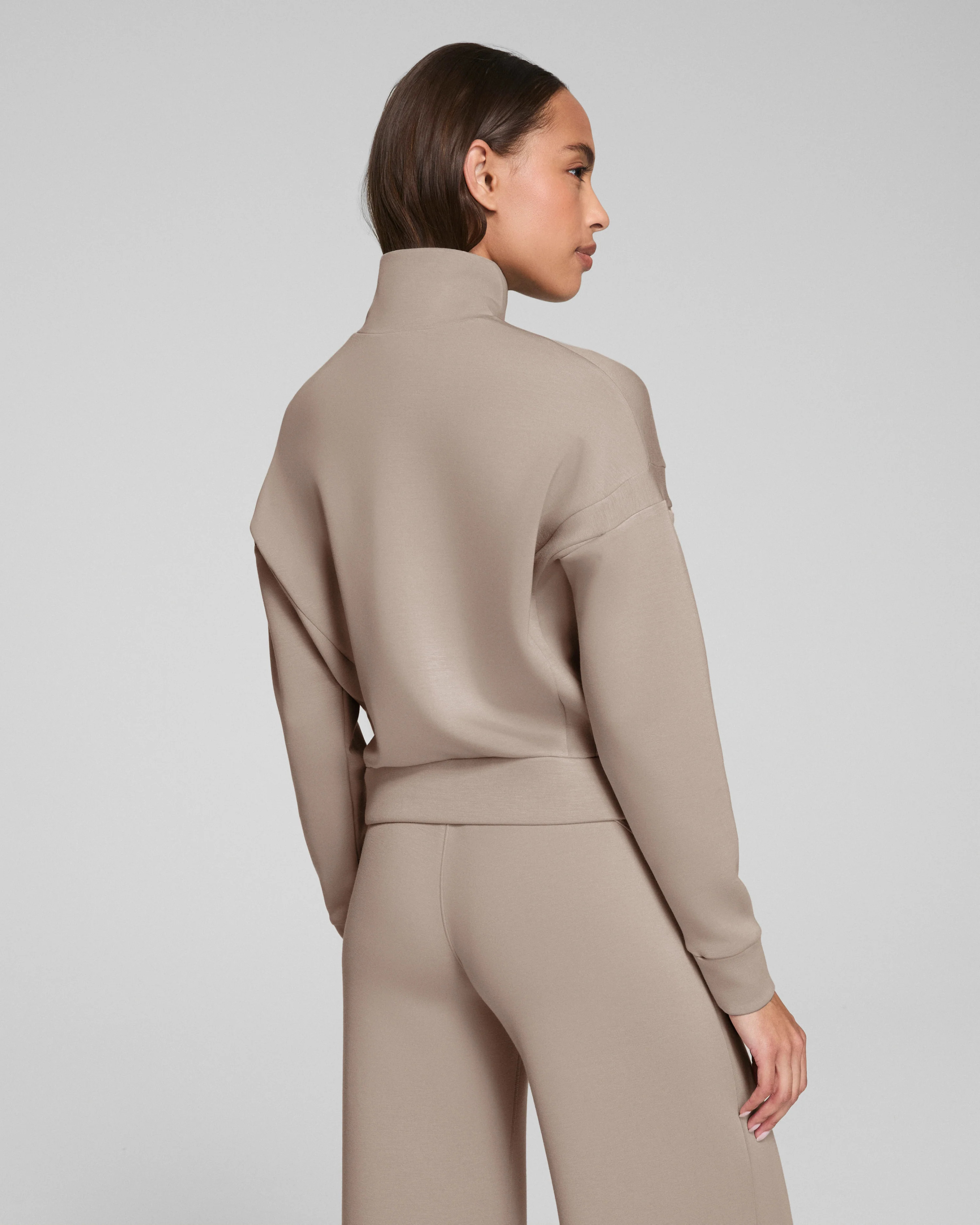 AirEssentials Track Jacket – Lightweight, Sporty & Ultra-Soft | SPANX | Spanx