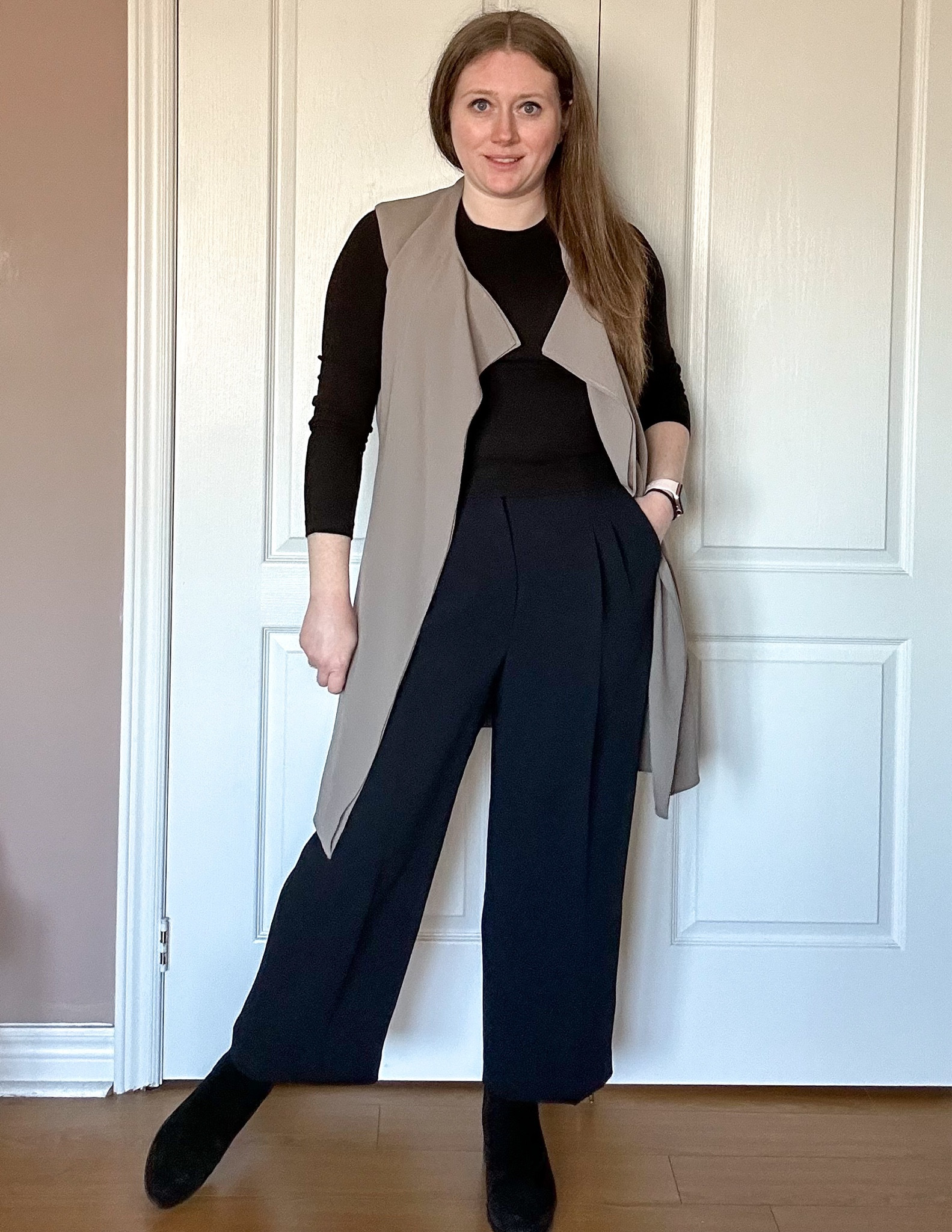 Work Outfit Idea | Styling a Wide Leg Trouser 

Pair a blazer vest, long sleeve top, Aritzia Effortless wide leg pants and short heel boots to complete this look.

Aritzia Vest - Size Medium
Dynamite Clothing Long Sleeve Shirt - Size Medium 
Aritzia Effortless Pants - Size 12

#LTKmidsize #LTKworkwear #LTKstyletip