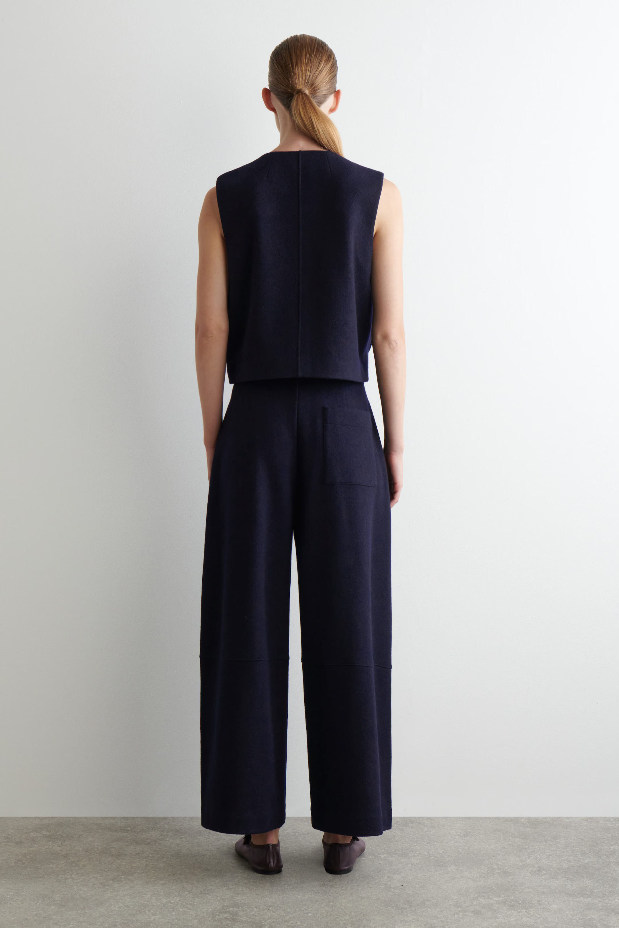 HOSE AUS KOCHWOLLE MIT BARREL-BEIN - NAVYBLAU | COS DE | COS (EU)