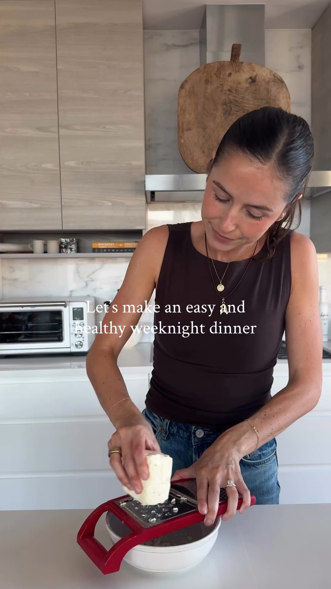 Easy & healthy weeknight dinner idea - Little Gem Steak Salad with Halloumi Crumbles 🥬

extra virgin olive oil
8 oz halloumi 
1/4 cup walnuts (extra healthy fats!!)
S&P
little gem lettuce or romaine hearts (radicchio mixed in would be yummy too)
1 shallot thinly sliced
1 lemon

Grate the halloumi using a course cheese grater
Heat 2.5 tbs evoo in a skillet over medium and add the halloumi and walnuts, cook until golden brown, cool and season with pepper

Zest and juice the lemon and add it to a bowl with the lettuce and shallot. add 1 tbsp evoo, salt and pepper, and toss. Add the halloumi crumbs and walnuts on top

While you’re doing that have your fiancé grill you a yummy steak :) he’s the master so maybe I’ll share his recipe and tips one day 

Plate the salad making sure the crumbles are nice and stuck in the lettuce cups, add the steak and enjoy!! 

Inspired by Ali Slagle’s recipe on NYT Cooking😋

#healthyrecipe #weeknightrecipe #healthycooking #nytcooking #nutrition