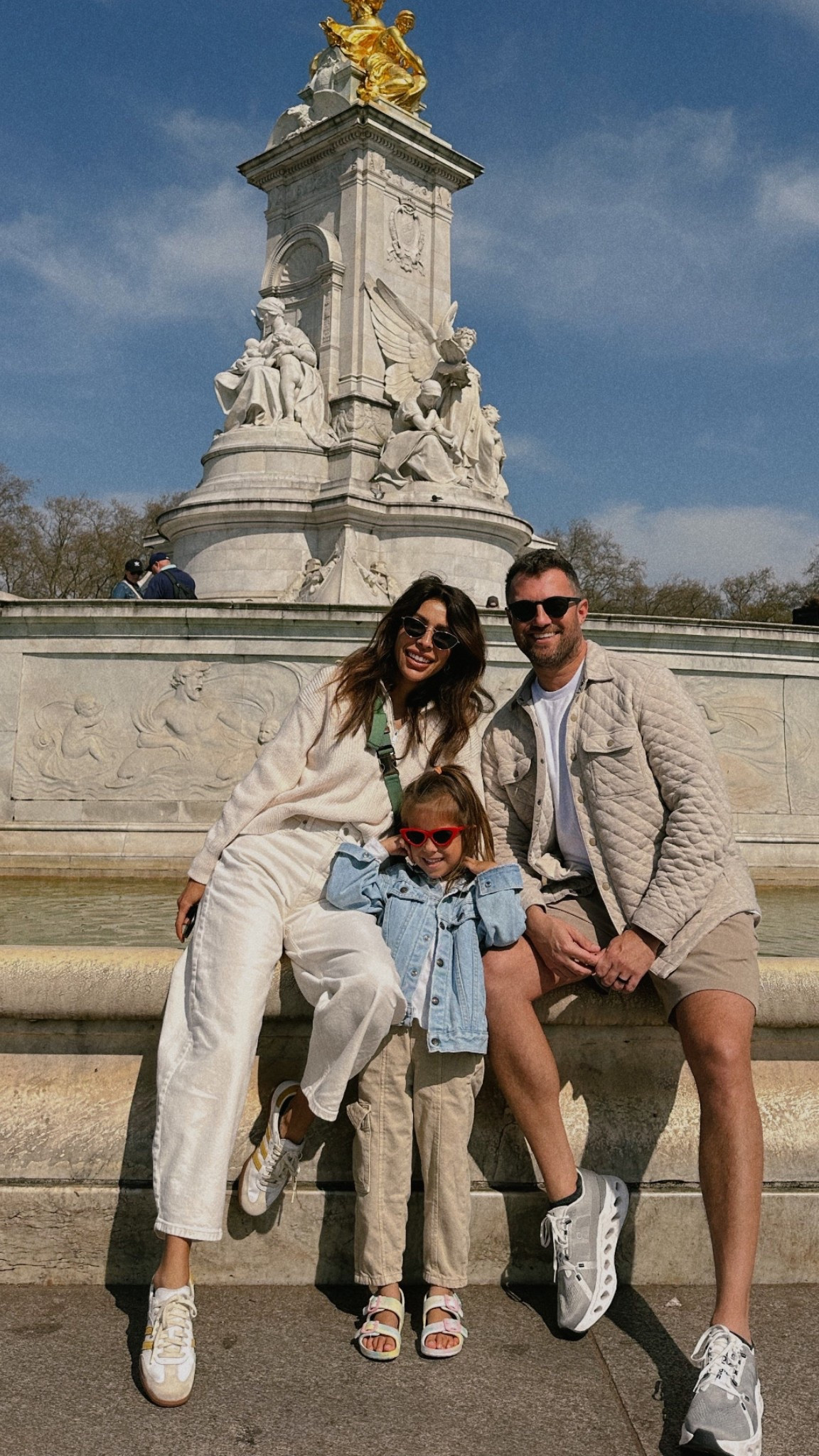 Day in London wearing Everlane - these are my fave barrel jeans! 

#LTKStyleTip #LTKPetite