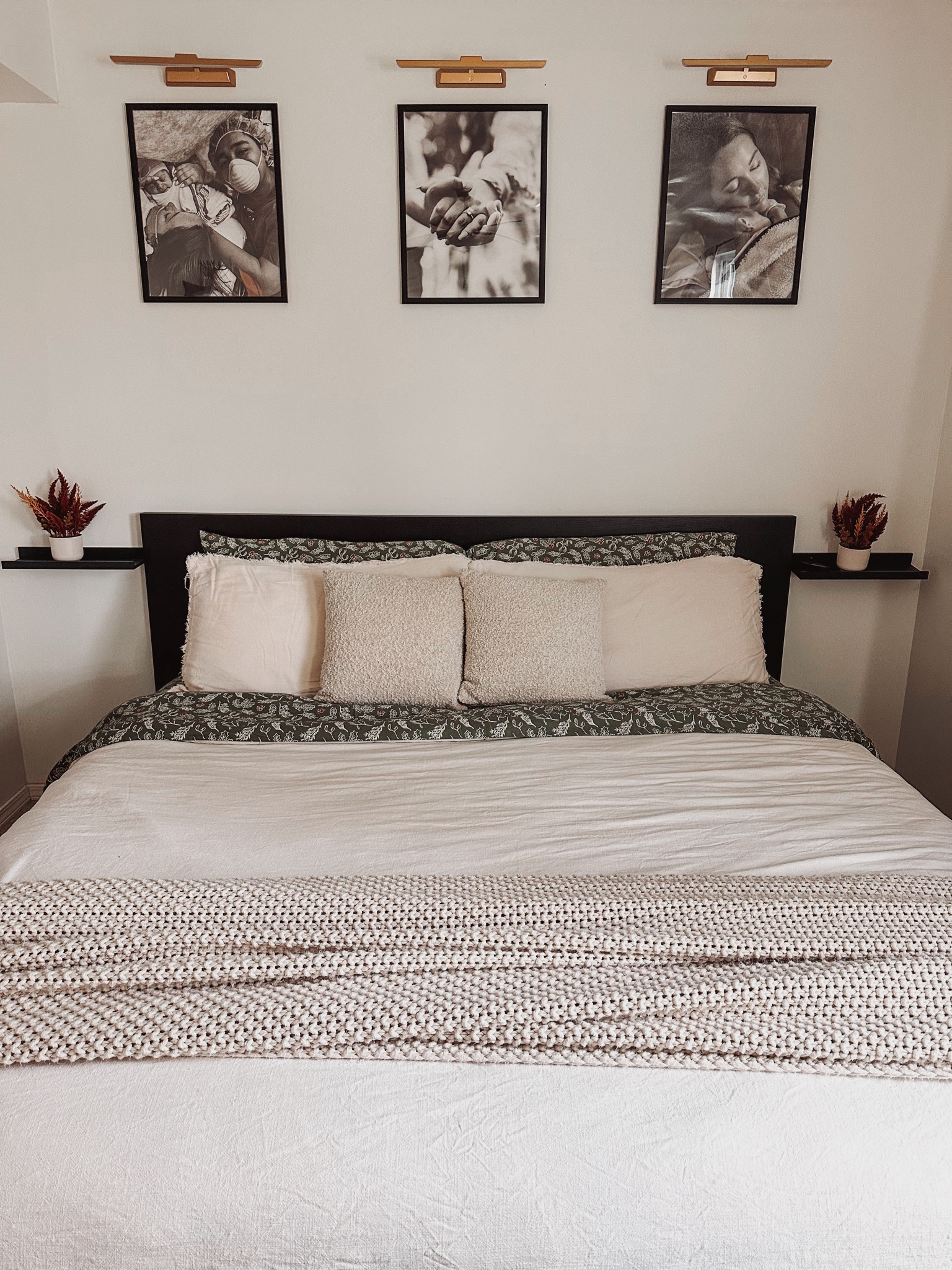 Christmas sheets on sale for 50% off! Also linking some of my other master bedroom items! 

#LTKSaleAlert #LTKSeasonal #LTKHoliday