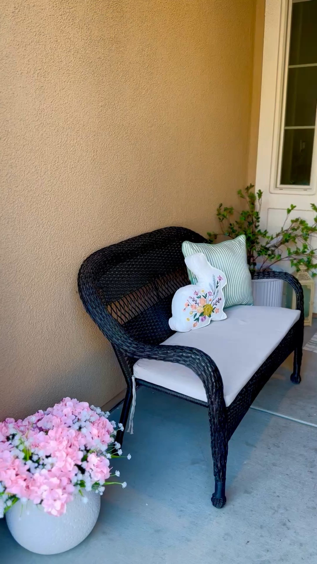 I did a little spring porch makeover! It’s been cold and rainy but that isn't going to stop me from bringing some pops of color to my porch. 

Most of my decor is from Amazon and Walmart 🙌🏼

The flowers are fake 🙃🙌🏼 