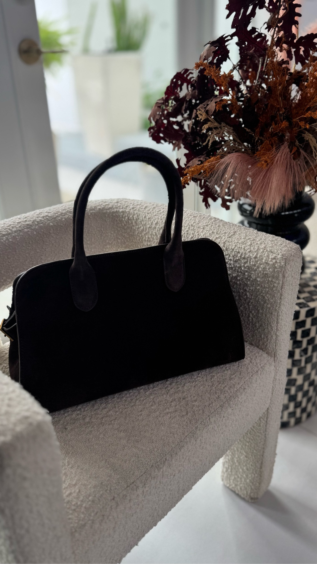 The bag that looks rich — without the designer price tag 👜✨
This TJ Maxx find gives quiet luxury energy with its structured silhouette, rich tone, and timeless feel. Proof you don’t need a label to look high-end.

#LTKStyleTip #LTKFindsUnder100 #LTKU