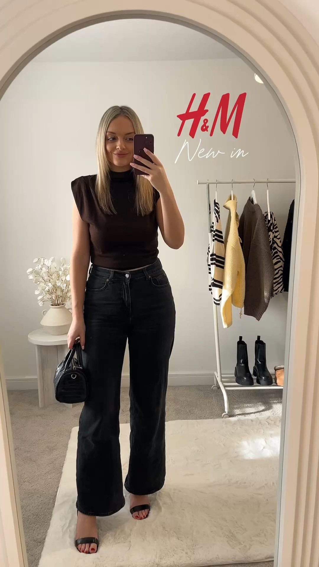 H&M - New In OOTD 🤎☕️

I loveee these knitted tops from hm paired with these flared jeans they are such a gorgeous fit, this outfit makes a perfect jeans and a nice top outfit ✨



#LTKeurope #LTKuk #LTKwinter