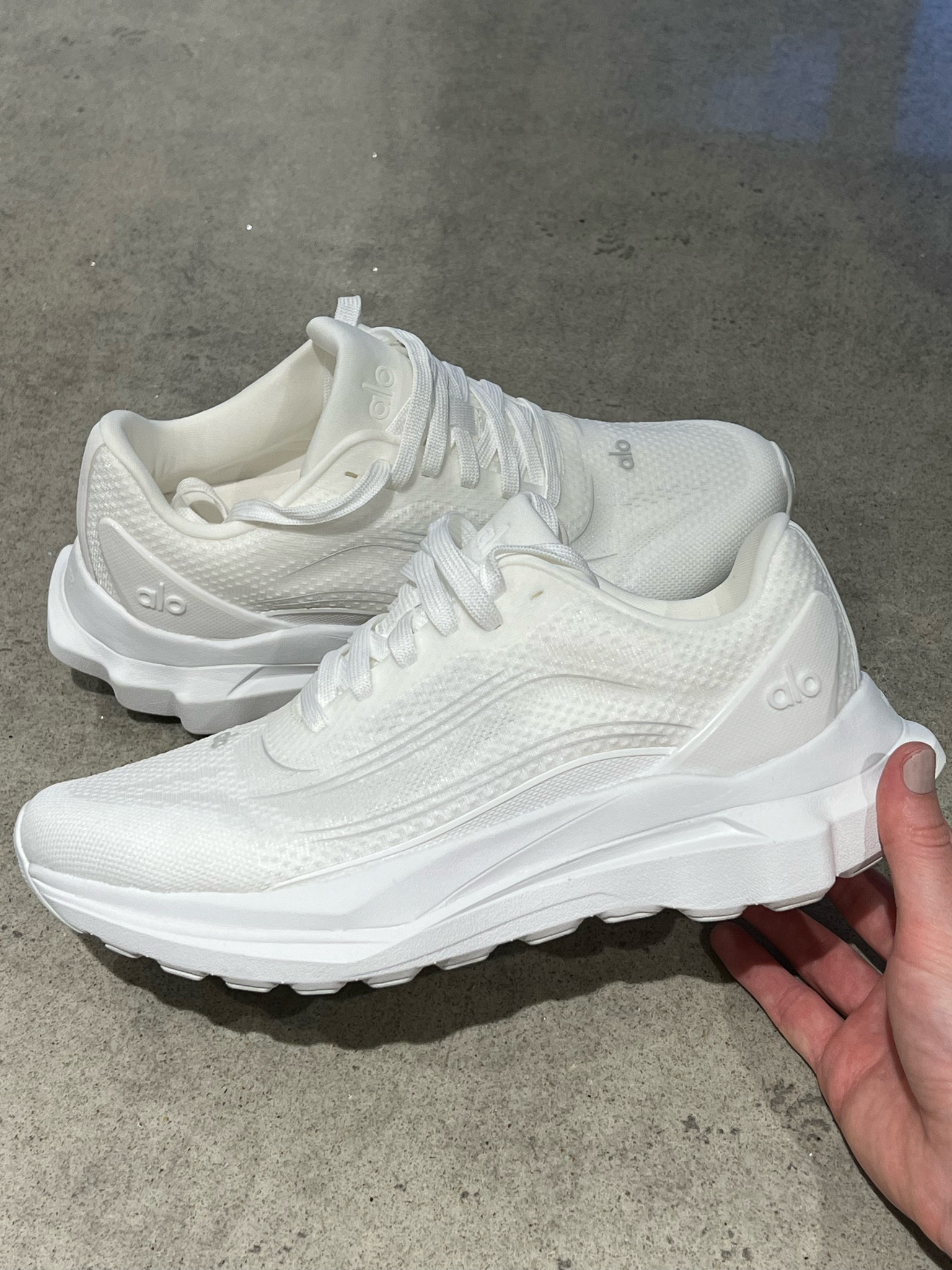 Alo runner sneakers 

Alo running shoes, white tennis shoes, Alo sneakers, running shoes, white running shoes 

#LTKShoeCrush #LTKStyleTip #LTKFitness