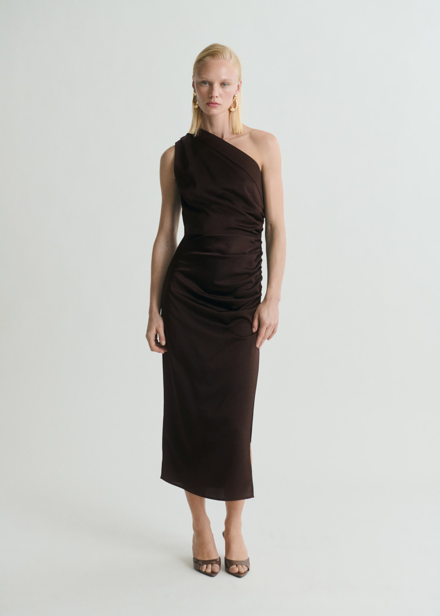 Asymmetrical satin dress with side slits - Women | MANGO USA | Mango (US/MX/AU)