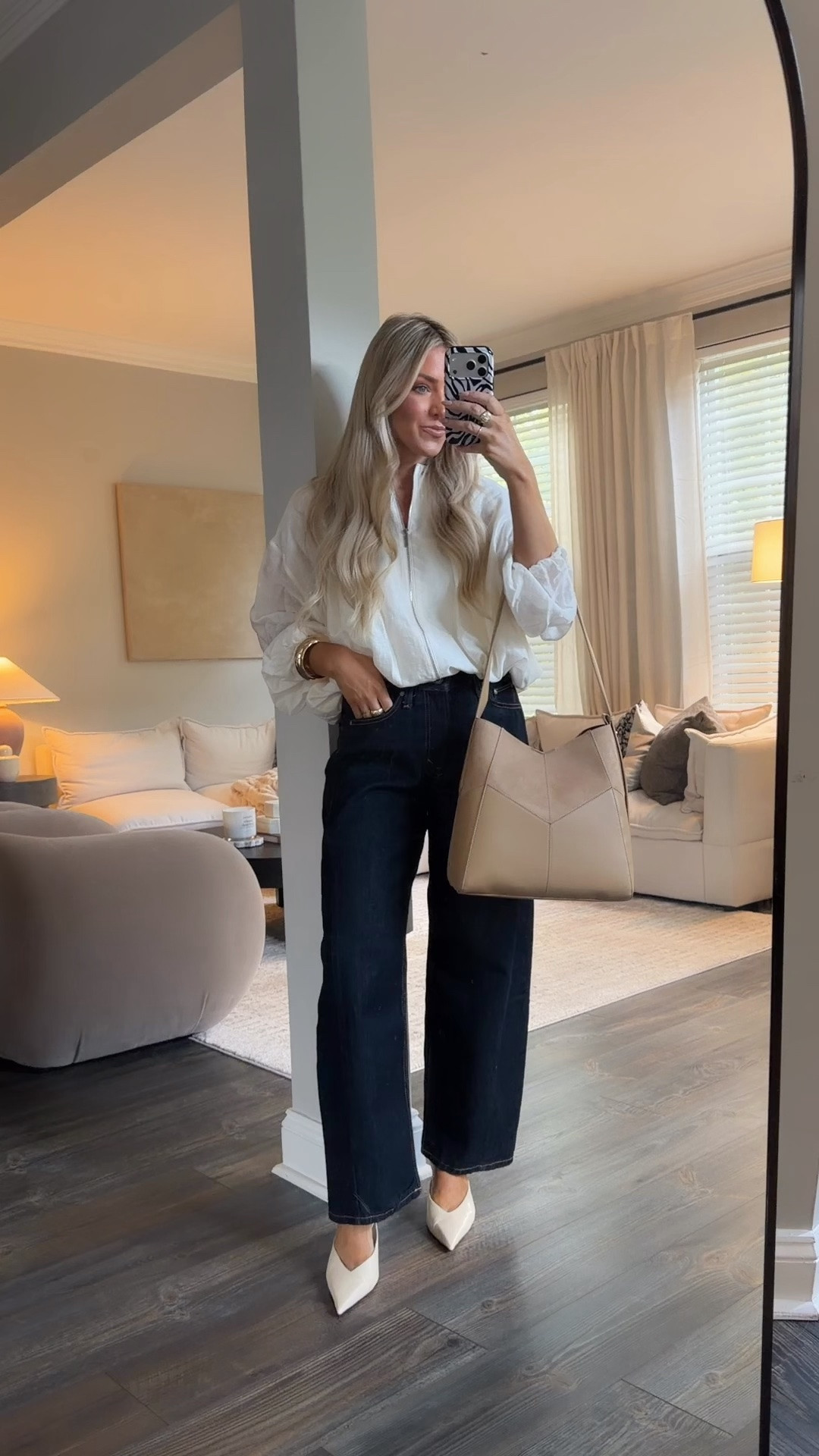 These jeans are a must!

#LTKSeasonal #LTKootd