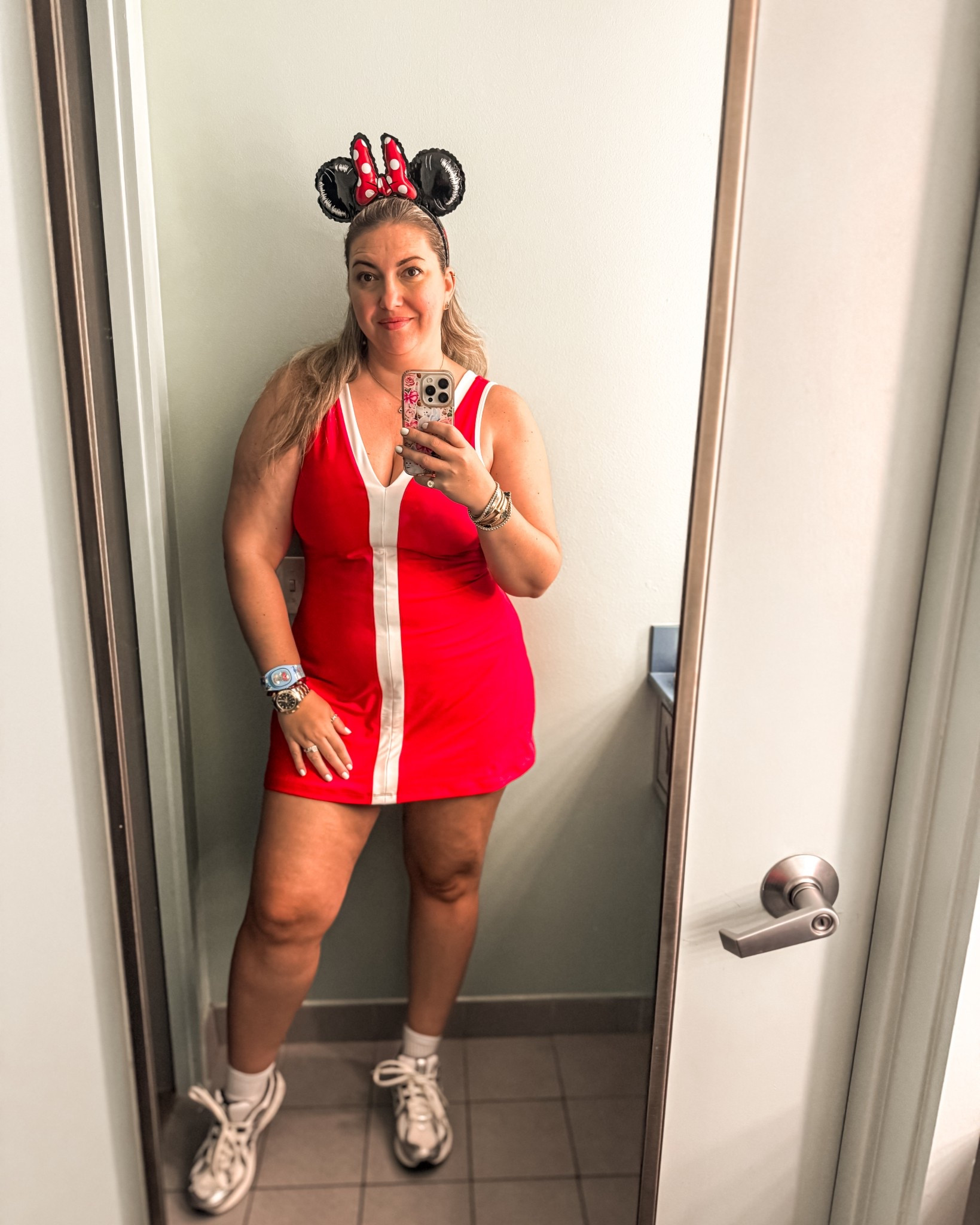 Love this for an all day walking at Disney! Wearing an XL, would say fits tts 

#LTKSummerEdit #LTKActive #LTKMidsize