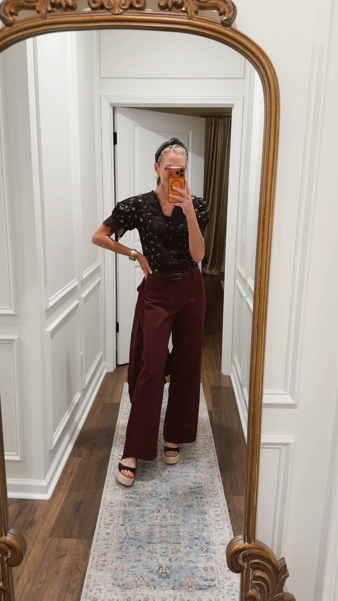Today’s outfit of the day… Target top and Old Navy pants.. I share this in my capsule on Saturday! Size 0 in pants and XS in top .