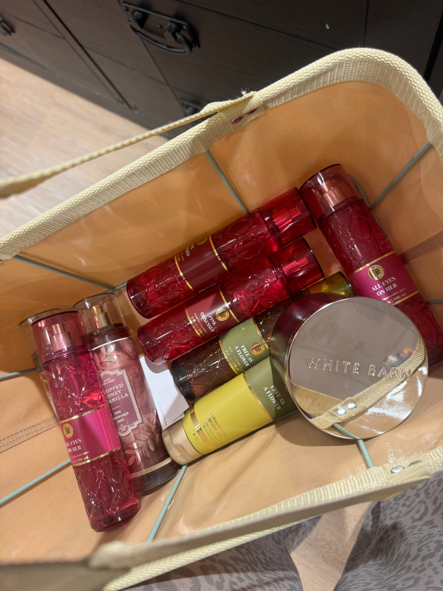 Bath and body works luxury line
•Burberry Her- All eyes on her•
•YSL libre - Free as a flower•
•Angels Share- inner angel•
•Valentino born in Roma- Pink obsessed•
•YSL black opium - Midnight Addiction•
•Erba Pura by Xerjoff- Mediterranean Mirage•
•Billie eillish- viva vanilla •
•Delina - covered in roses •
#perfumee