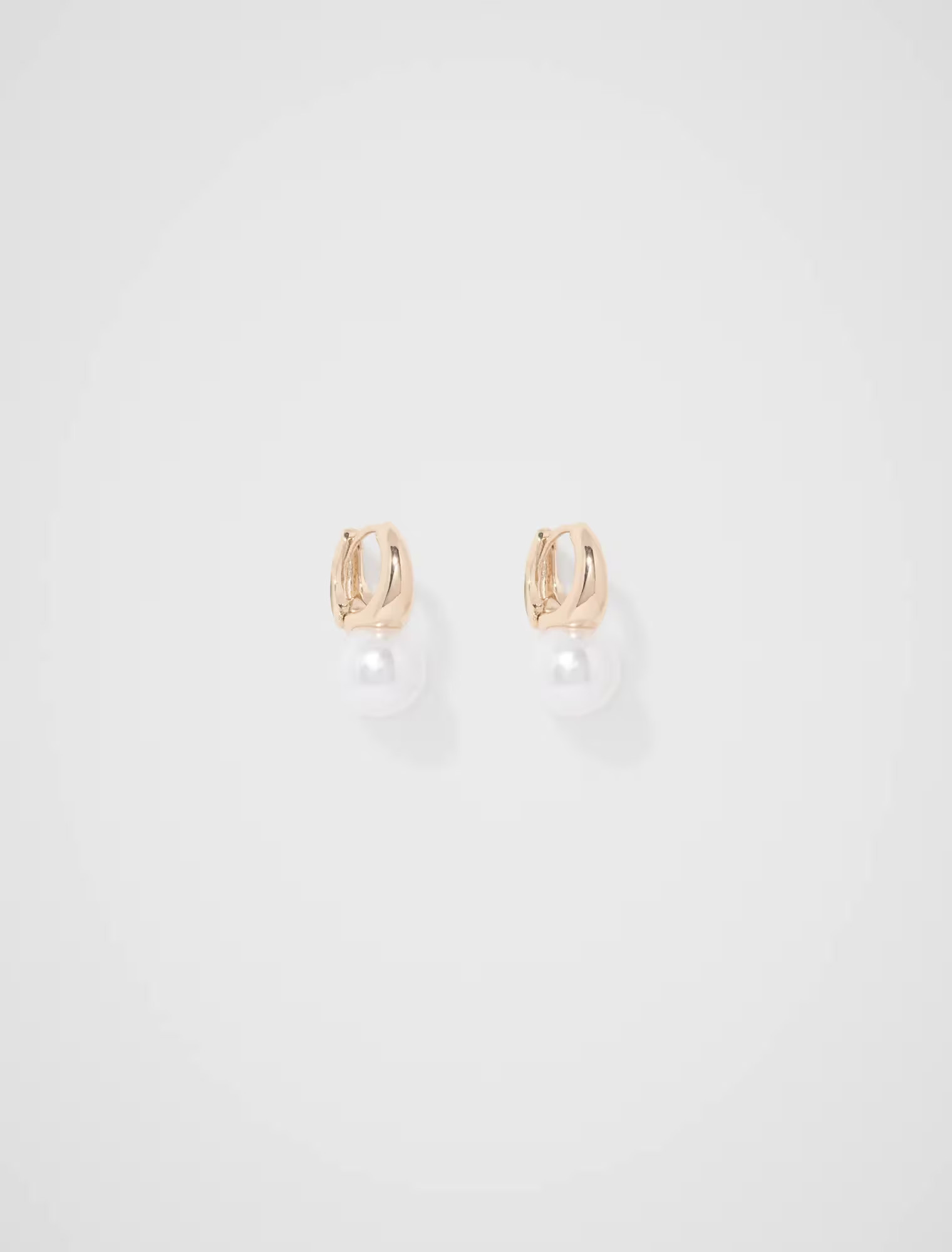 Forever New Women's Patricia Pearl Small Drop Earrings in Pearl/Gold | Forever New (AU)