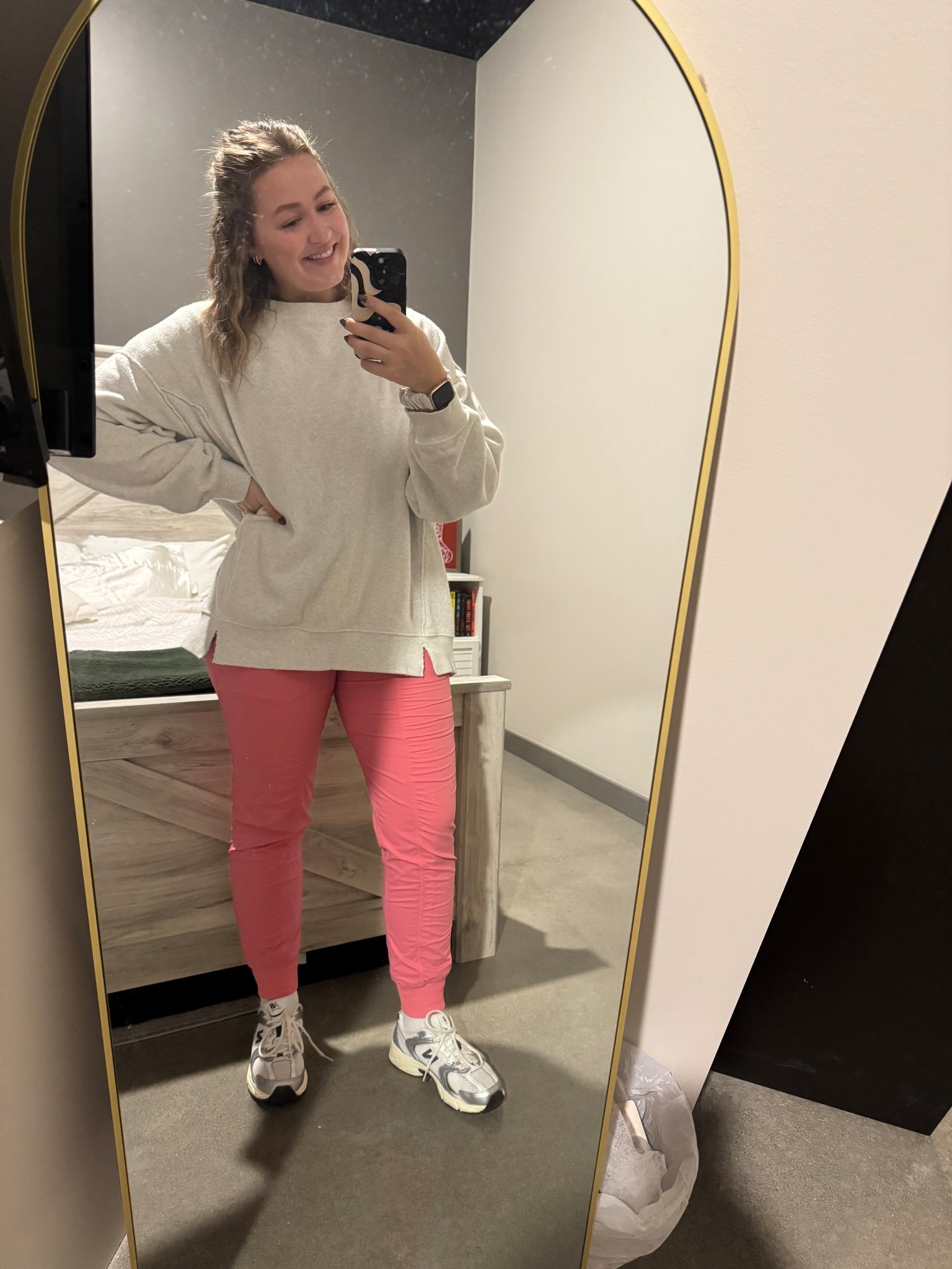 Linked the exact pants, but not in the same color. Put in a different style with the exact color. Sweatshirt is from aerie linked a very similar style.