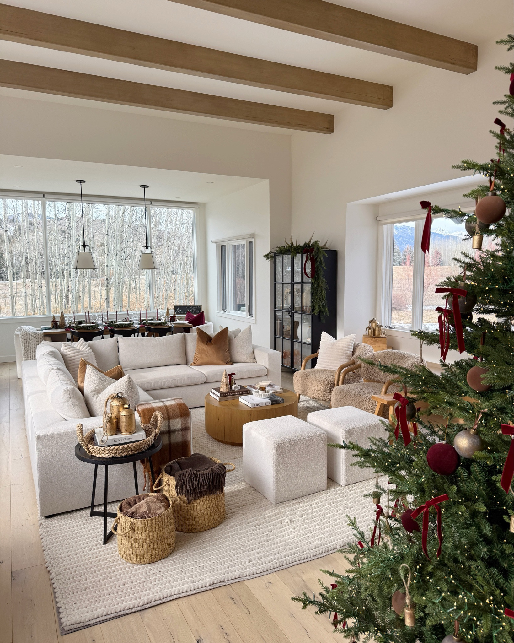 Holiday cozy living room😊❄️🤶🏻

Winter 
Home Decor
Pillows Amazon 

#LTKHoliday #LTKHome