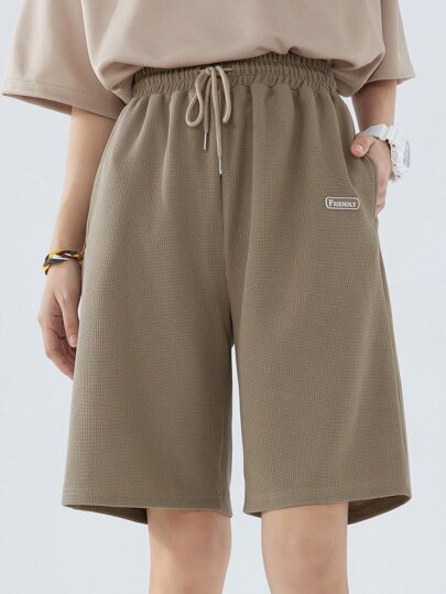 DAZY Letter Patched Detail Drawstring Waist Shorts | SHEIN