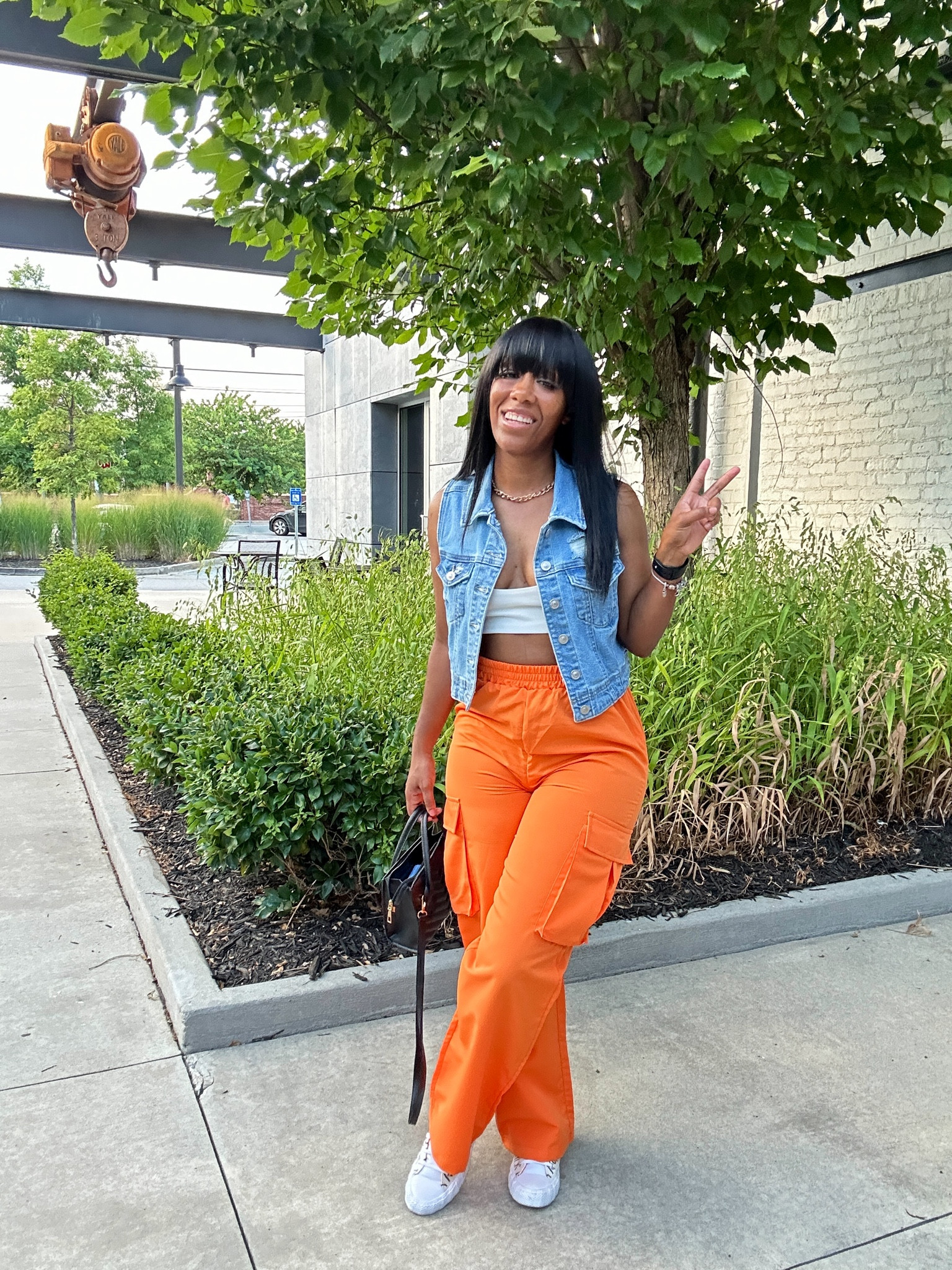 Cropped denim vest outfit

I styled this light washed denim vest with a white cami crop top, orange cargo pants, black mini purse, and converse sneakers!

#LTKShoeCrush #LTKFindsUnder50 #LTKSaleAlert