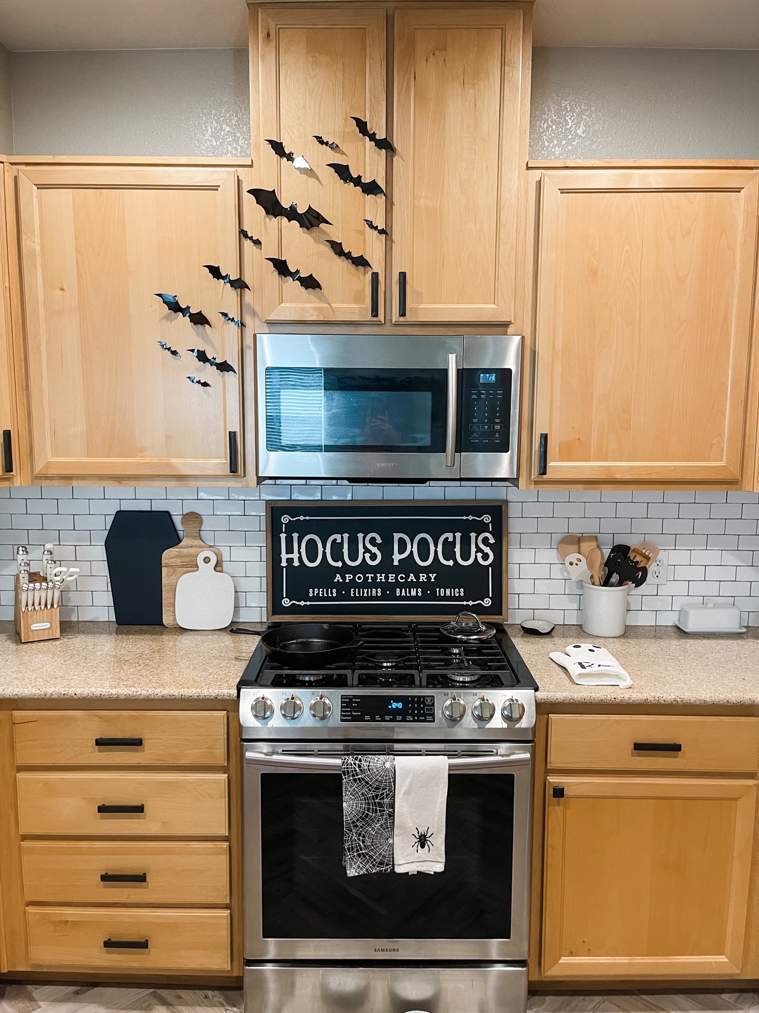 Decorating for one of my favorite holidays 🎃 Halloween can’t come soon enough ✨

#LTKhome #LTKSeasonal #LTKHalloween