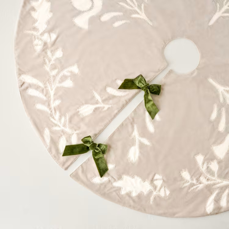 Winter Splendor Velvet Tree Skirt | Magnolia