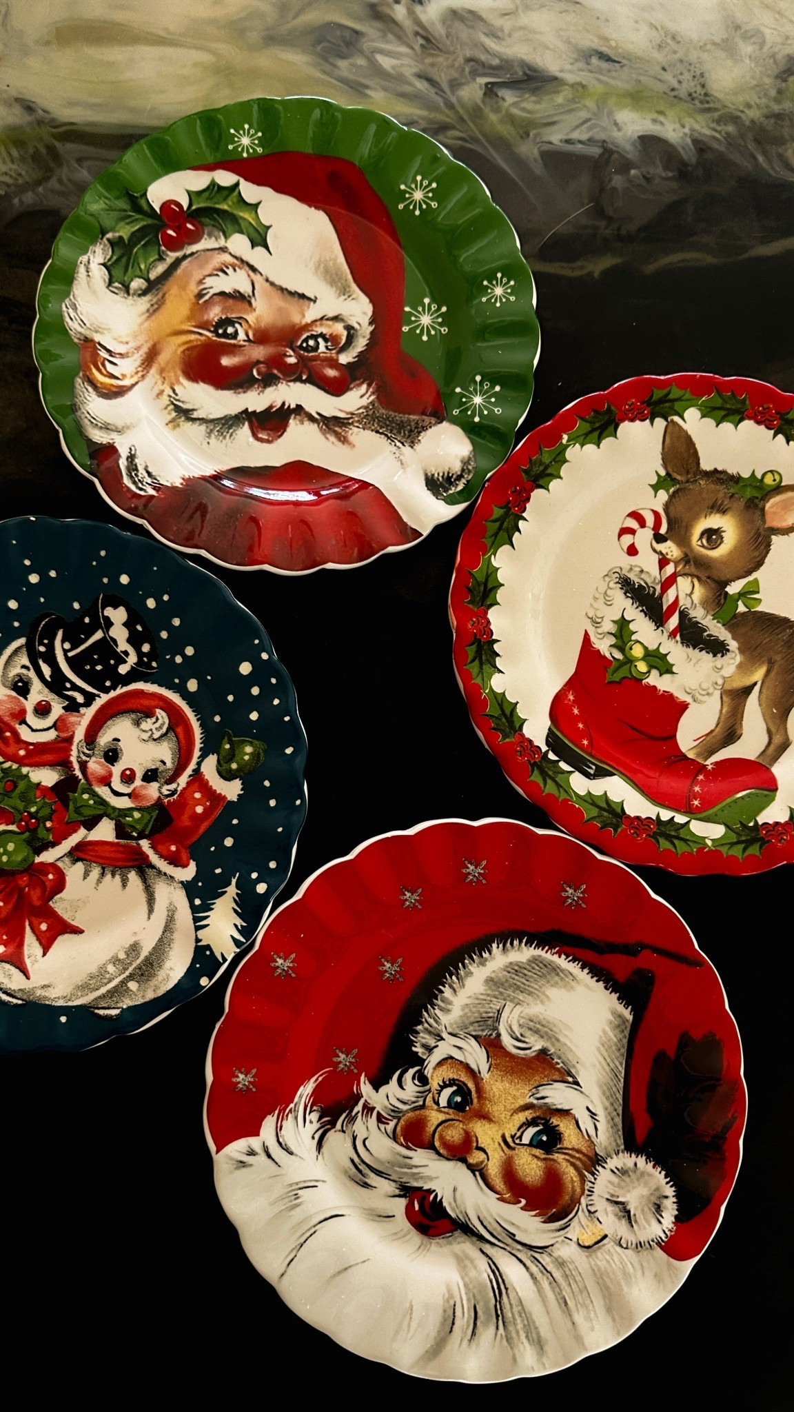 Vintage Christmas plates as a new Chaccour tradition every year🎅🏽❤️🥹

#LTKSeasonal #LTKHoliday #LTKmomlife