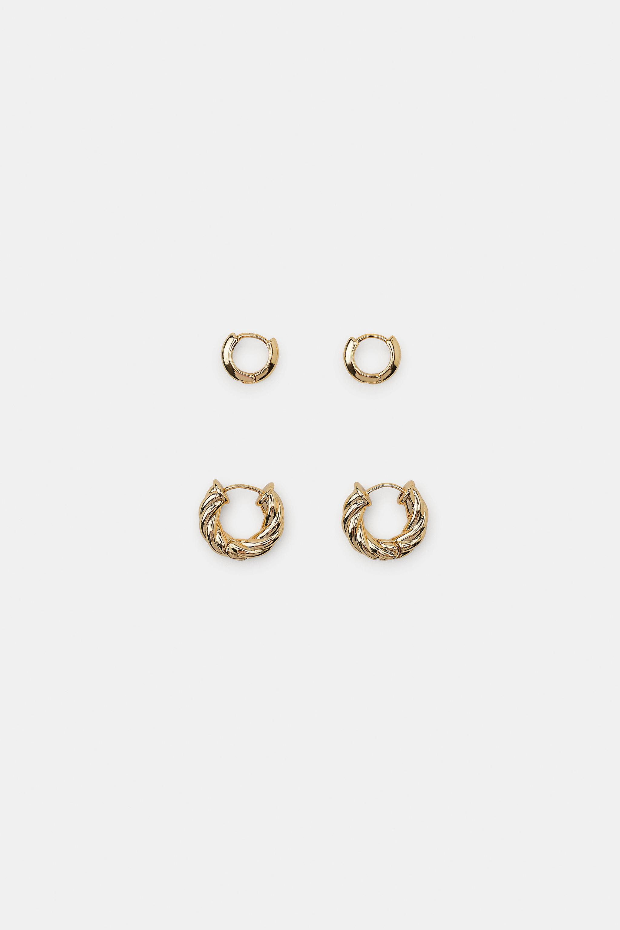 Model height: 183 cmPack of earrings:- Two embossed metal hoop earrings. Push-back clasps.- Two m... | Zara UK