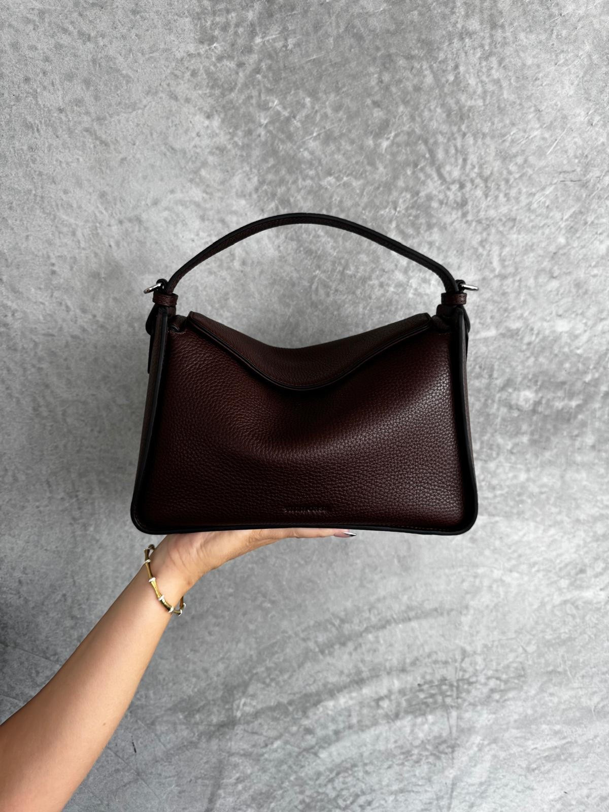 I 100% know how this Clementine Bag went viral from The Horse. It’s my new go to bag. I’m obsessed 🤩

#LTKstyletip #LTKspring #LTKaustralia