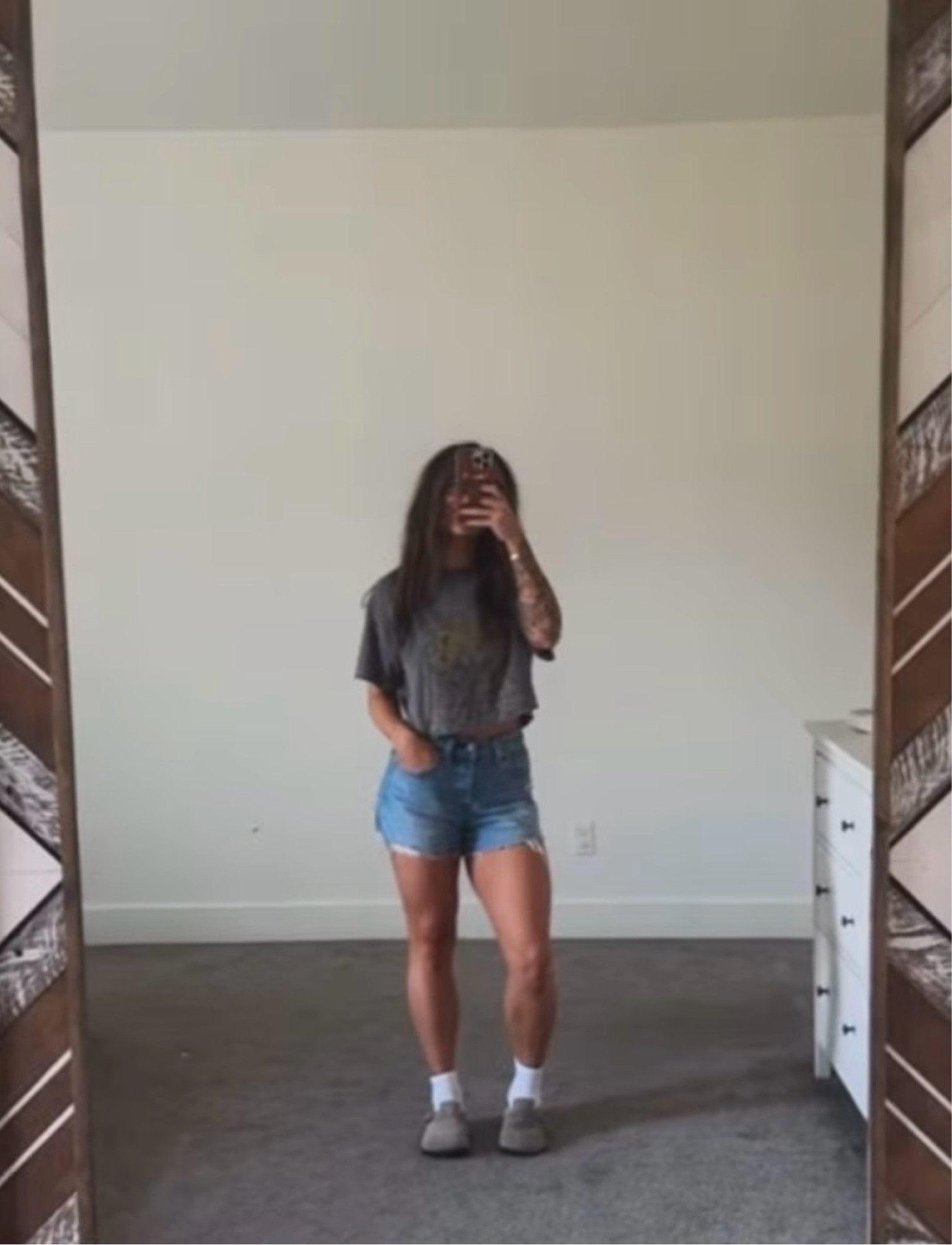 Levi Jean shorts. Wearing size 25!
I have a 25.5in waist for reference
